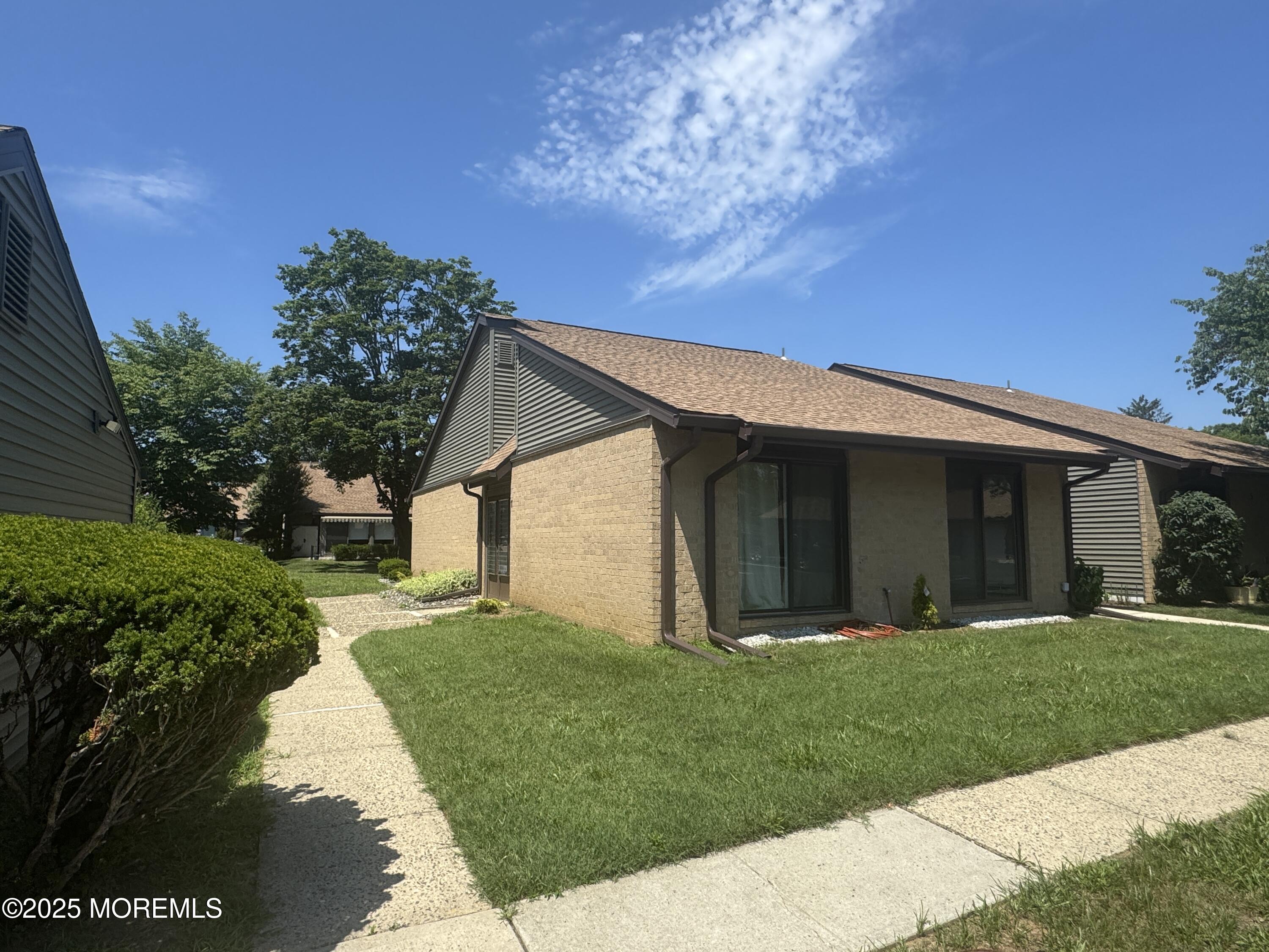 7 Danbury Court Image 2