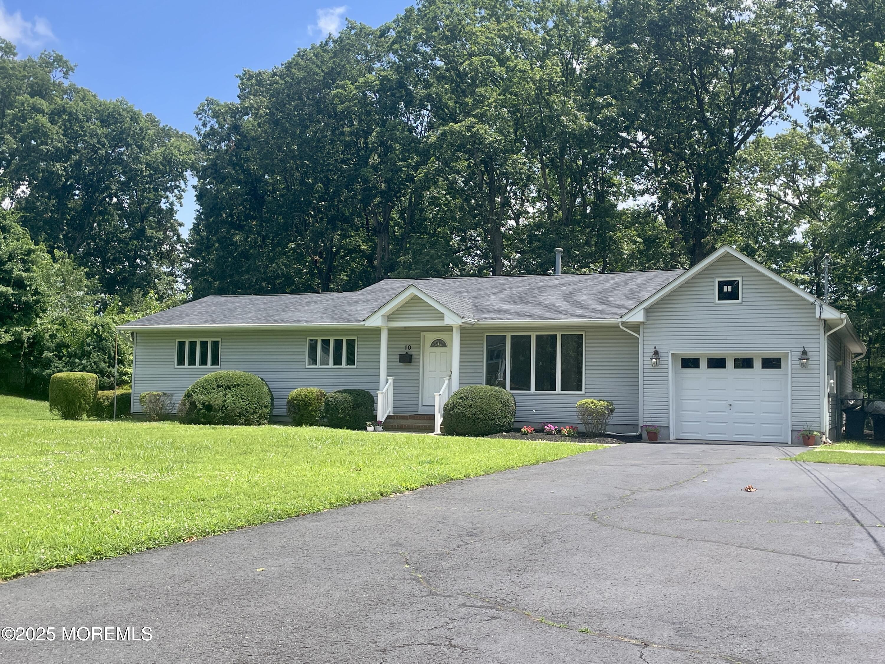 10 Locust Grove Lane Image 3