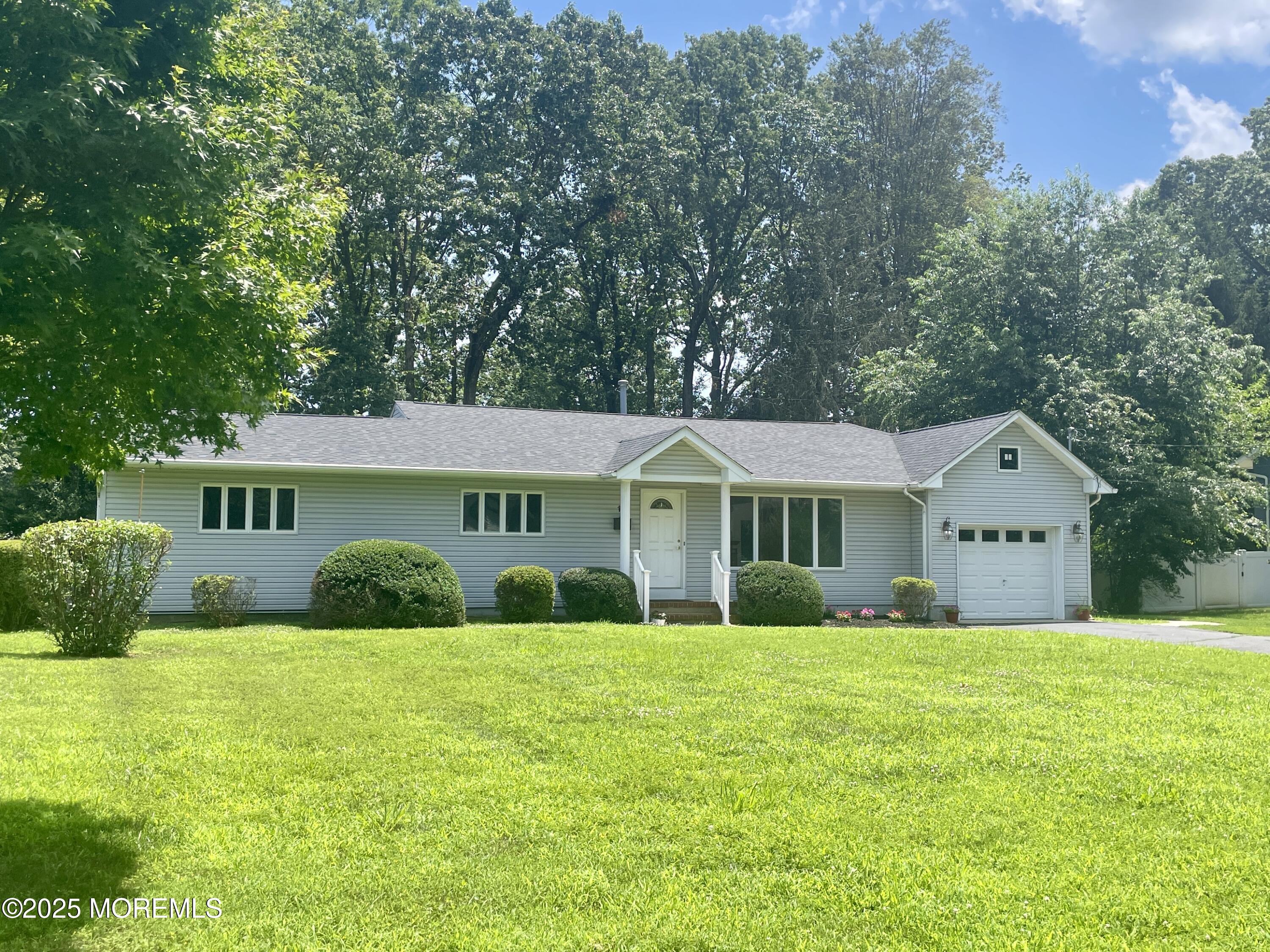 10 Locust Grove Lane Image 2