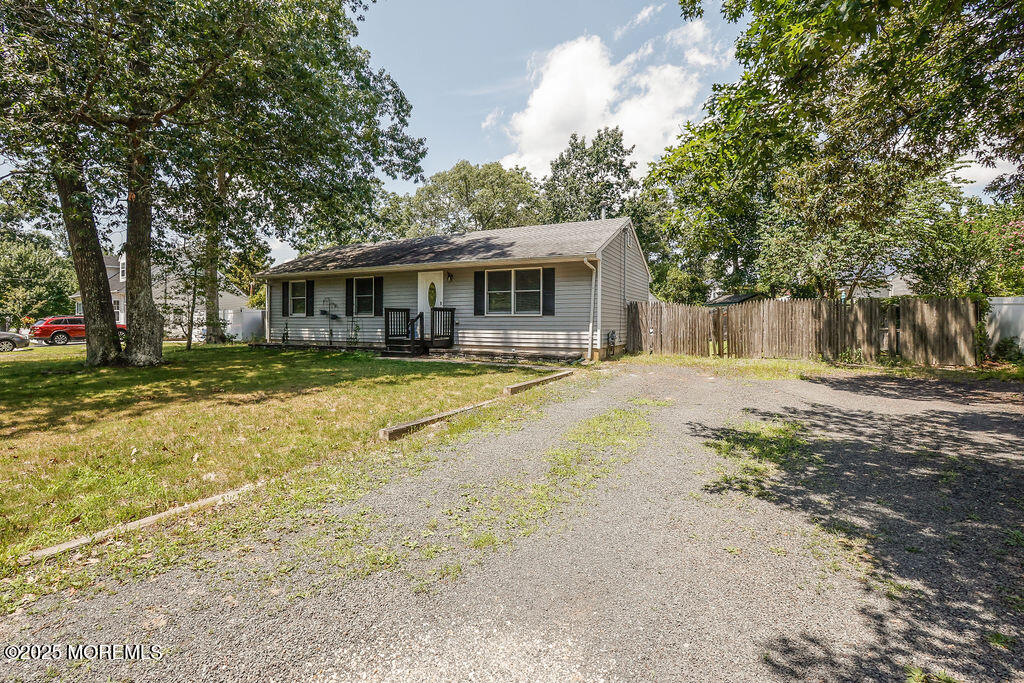 7 Letts Landing Road Image 3
