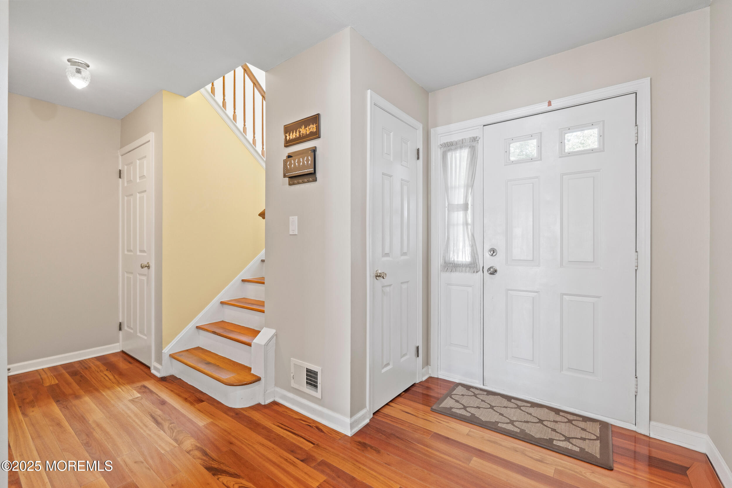 7 Warbler Road Image 3