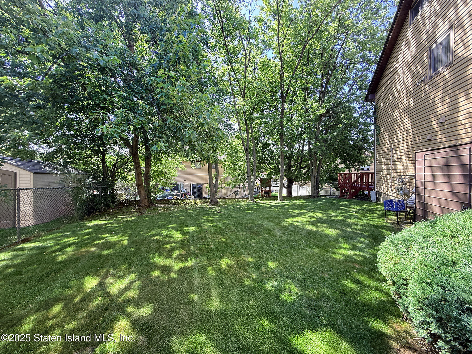 32 Sutton Place Image 2