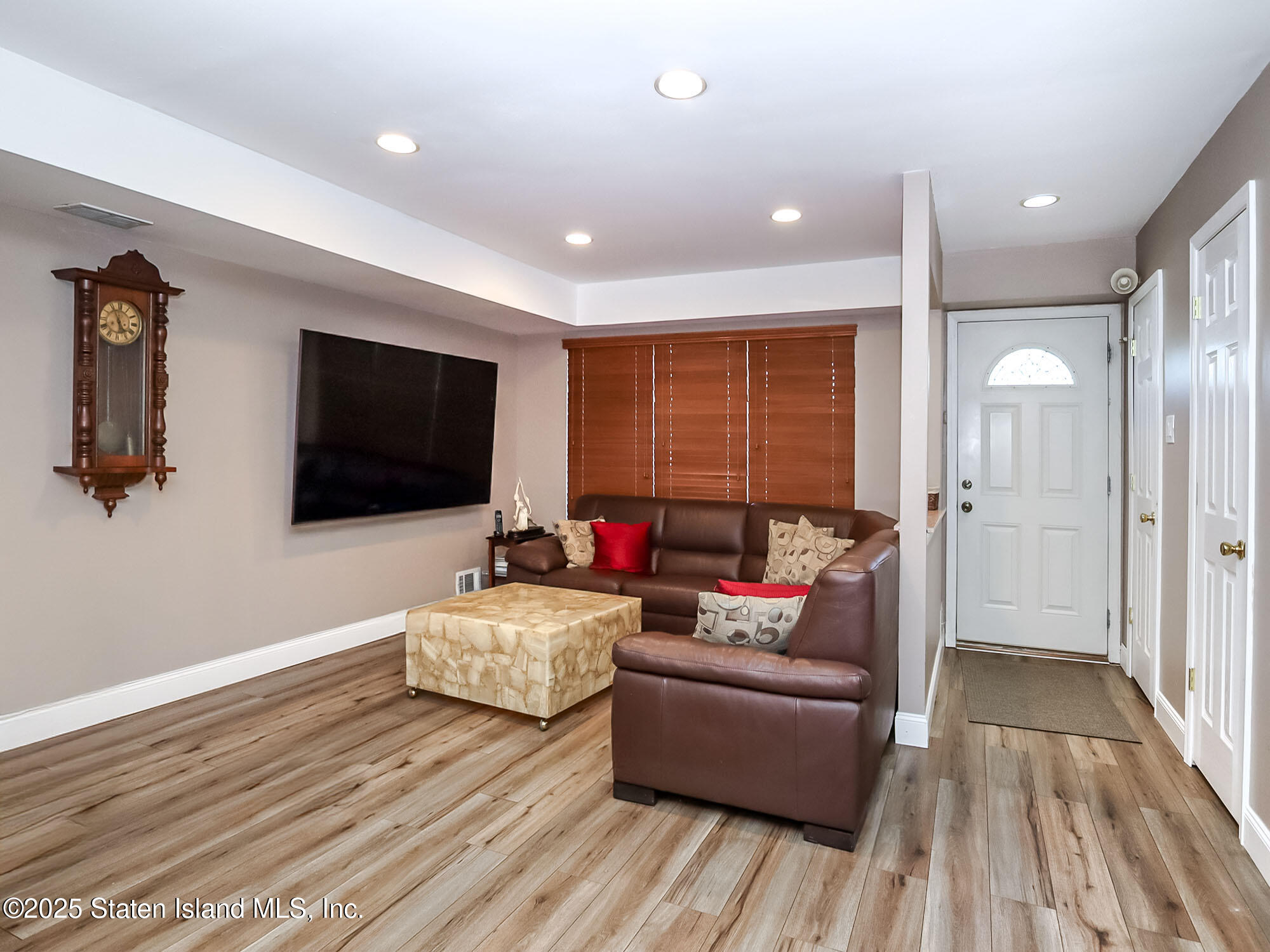 32 Sutton Place Image 5