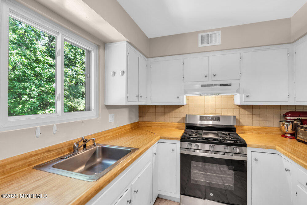 236 Clubhouse Drive, Middletown, NJ, 07748 image 17