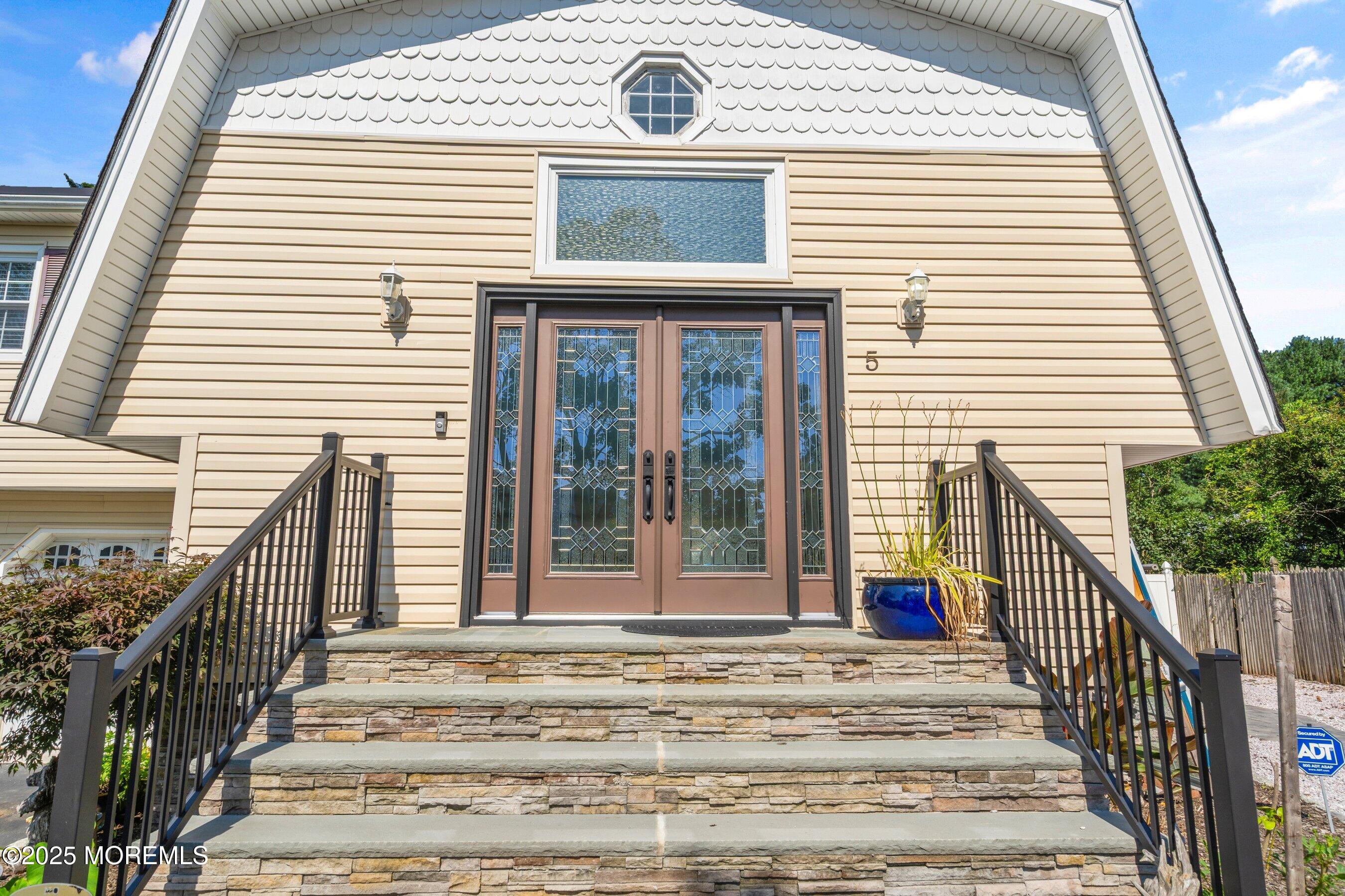 5 Maplecrest Court Image 2