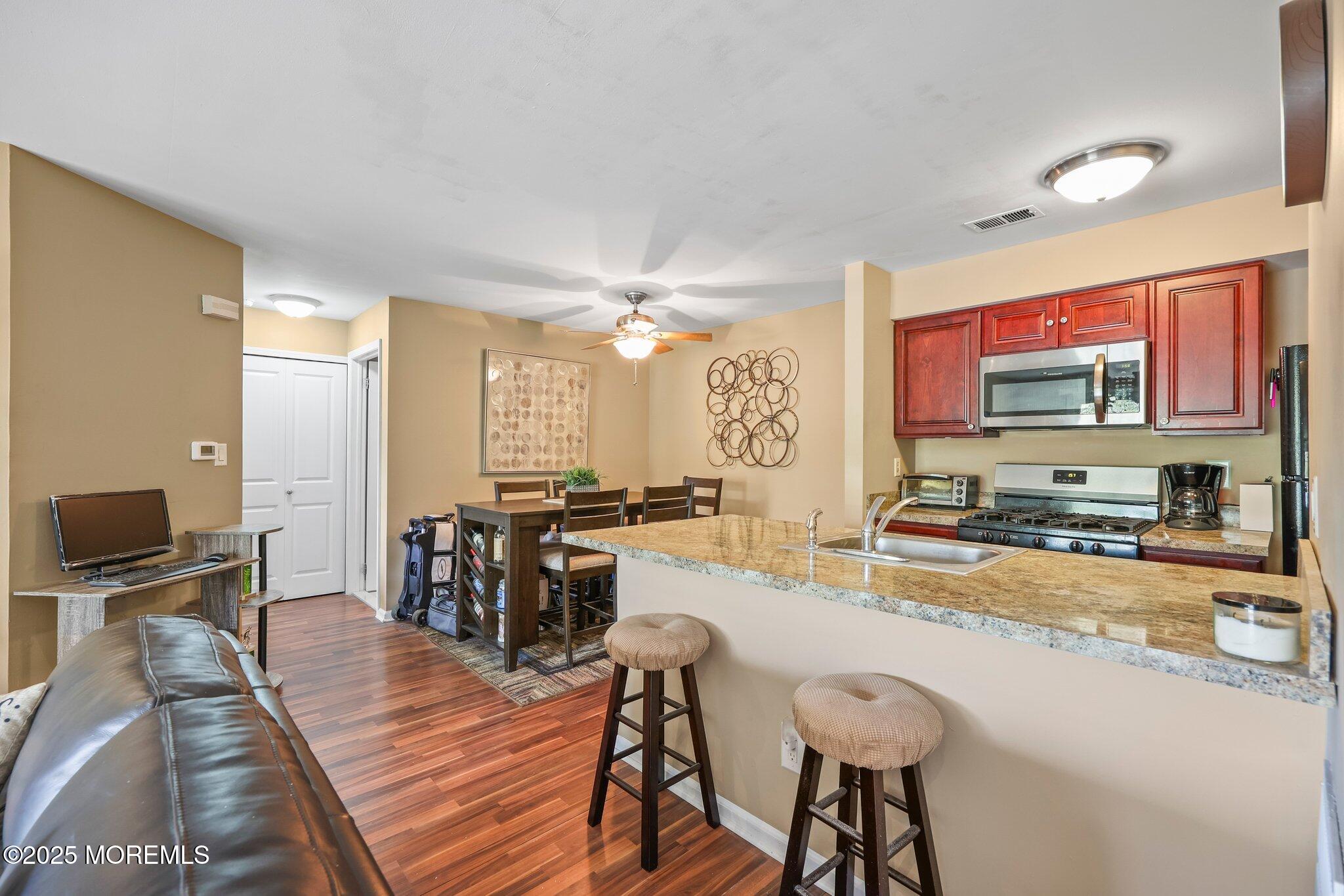 147 Longfield Court #147 Image 4