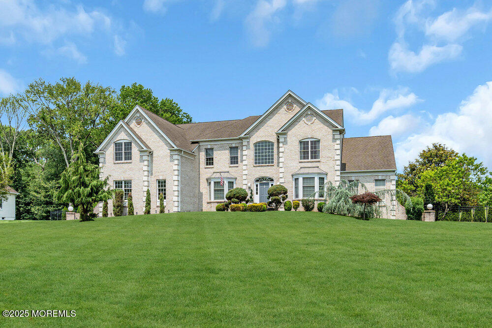 2 Elkridge Way, Manalapan, NJ, 07726