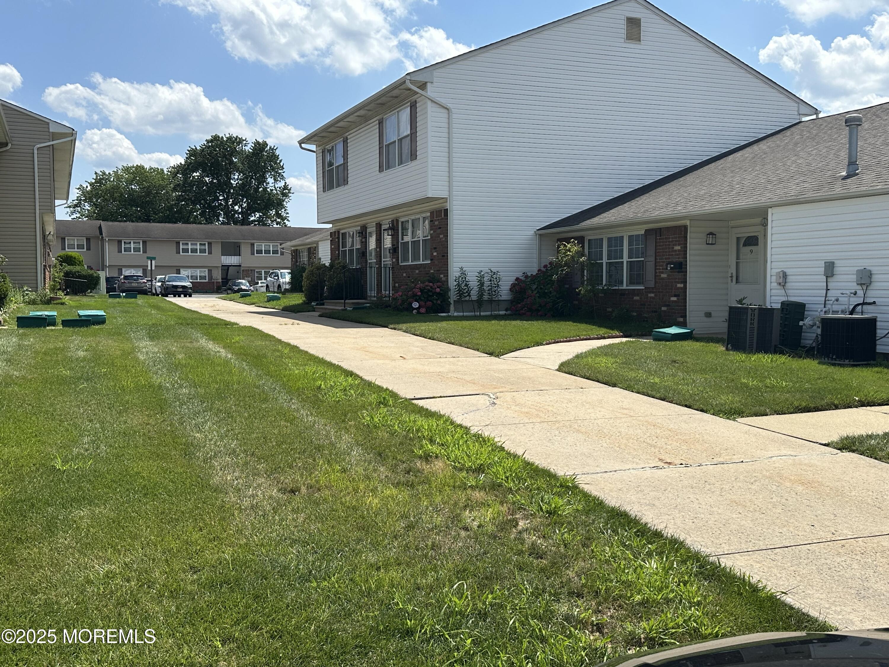9 Maine Court 741 Image 4
