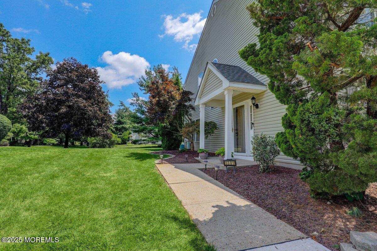 53 Grassmere Court 1, Freehold, NJ, 07728