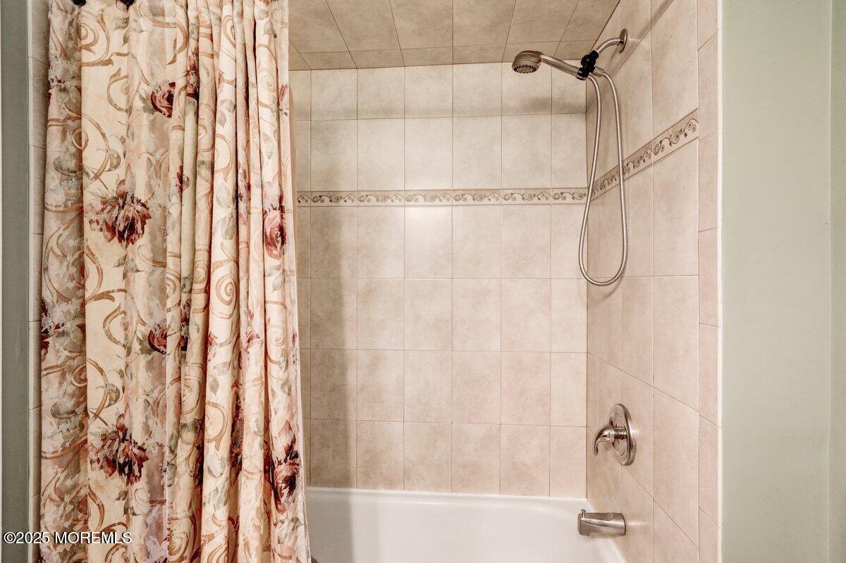 53 Grassmere Court 1, Freehold, NJ, 07728 image 17