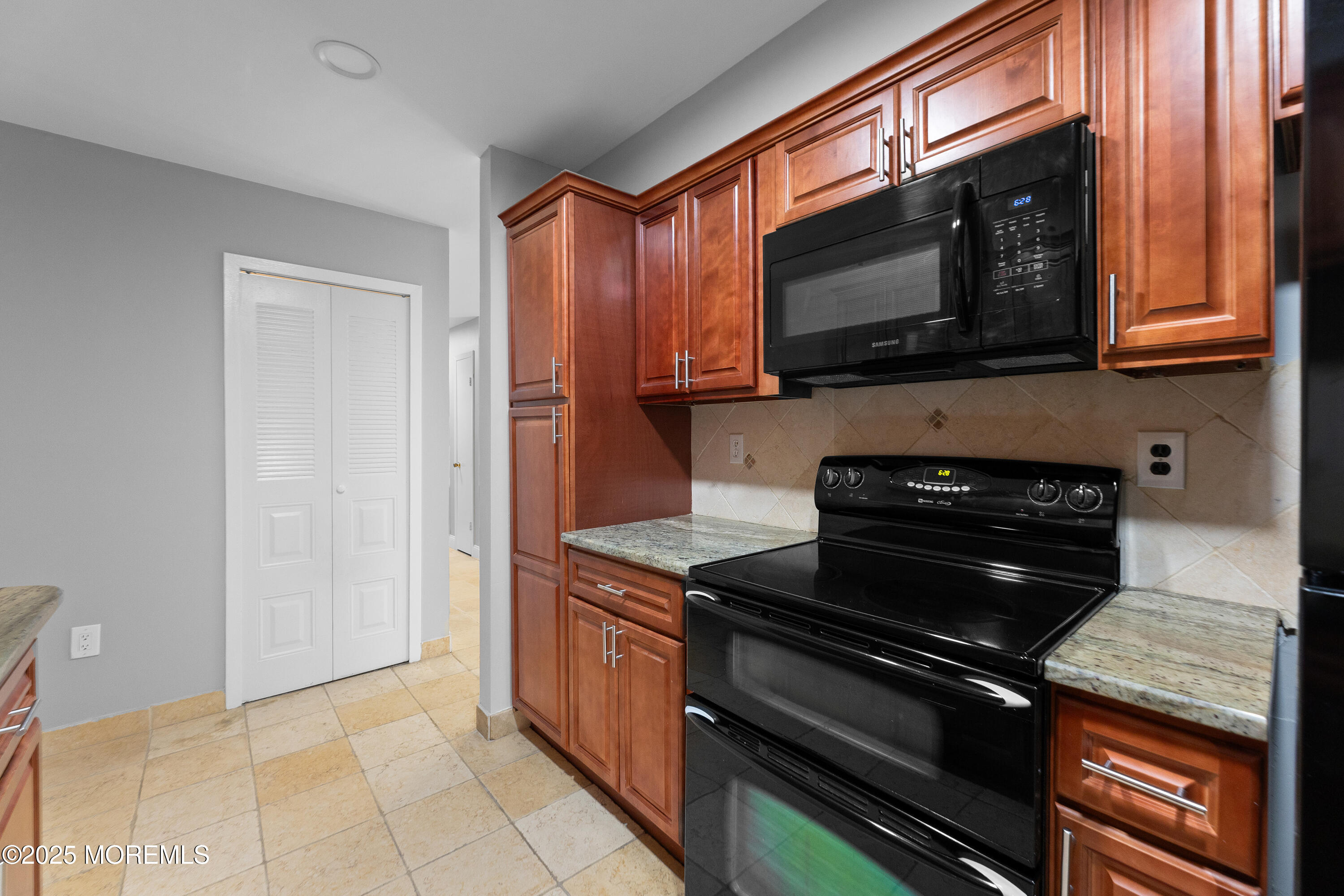 229 Medford Court B, Manalapan, NJ, 07726 image 7