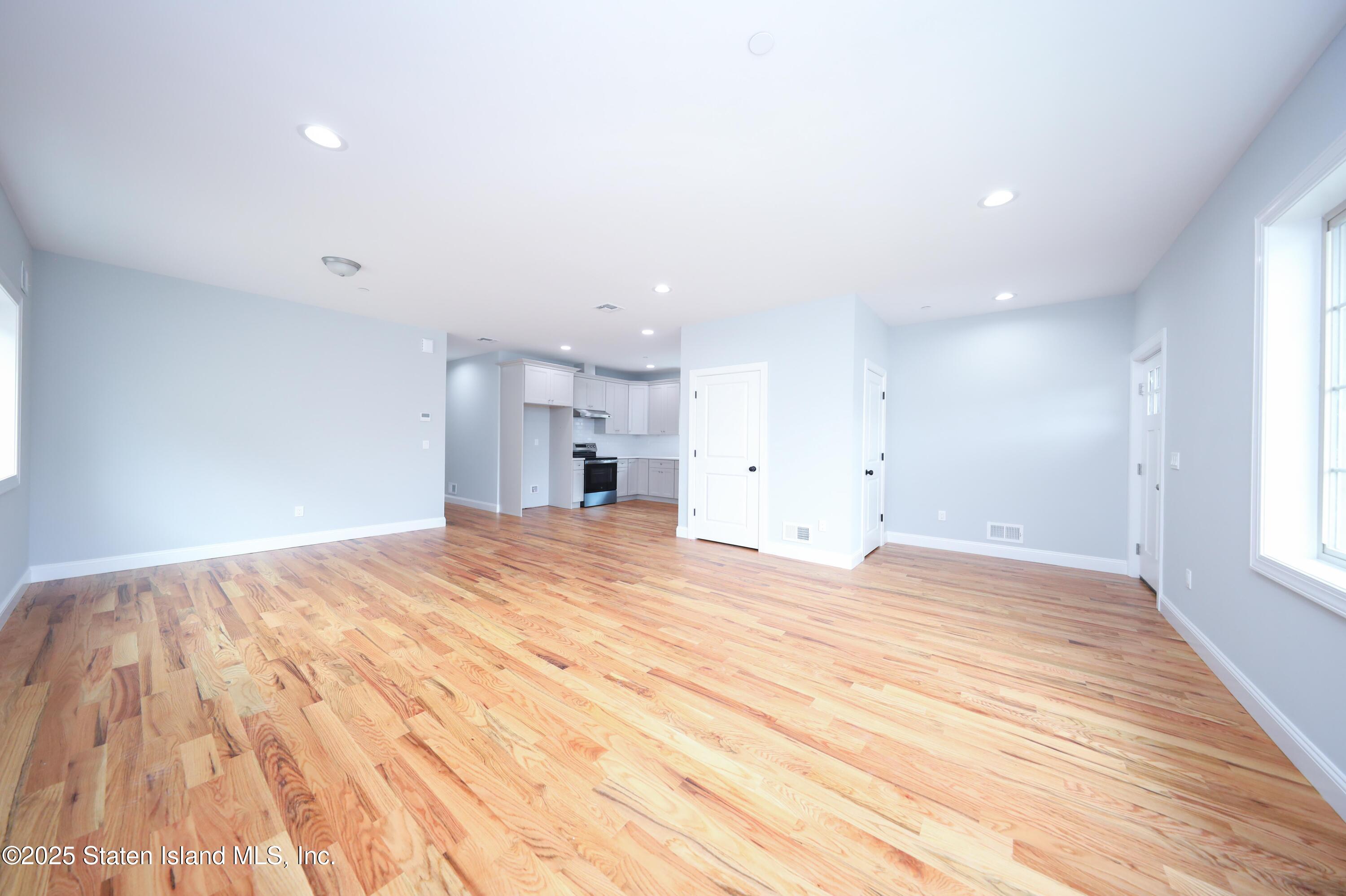 11 Russell Street Image 3