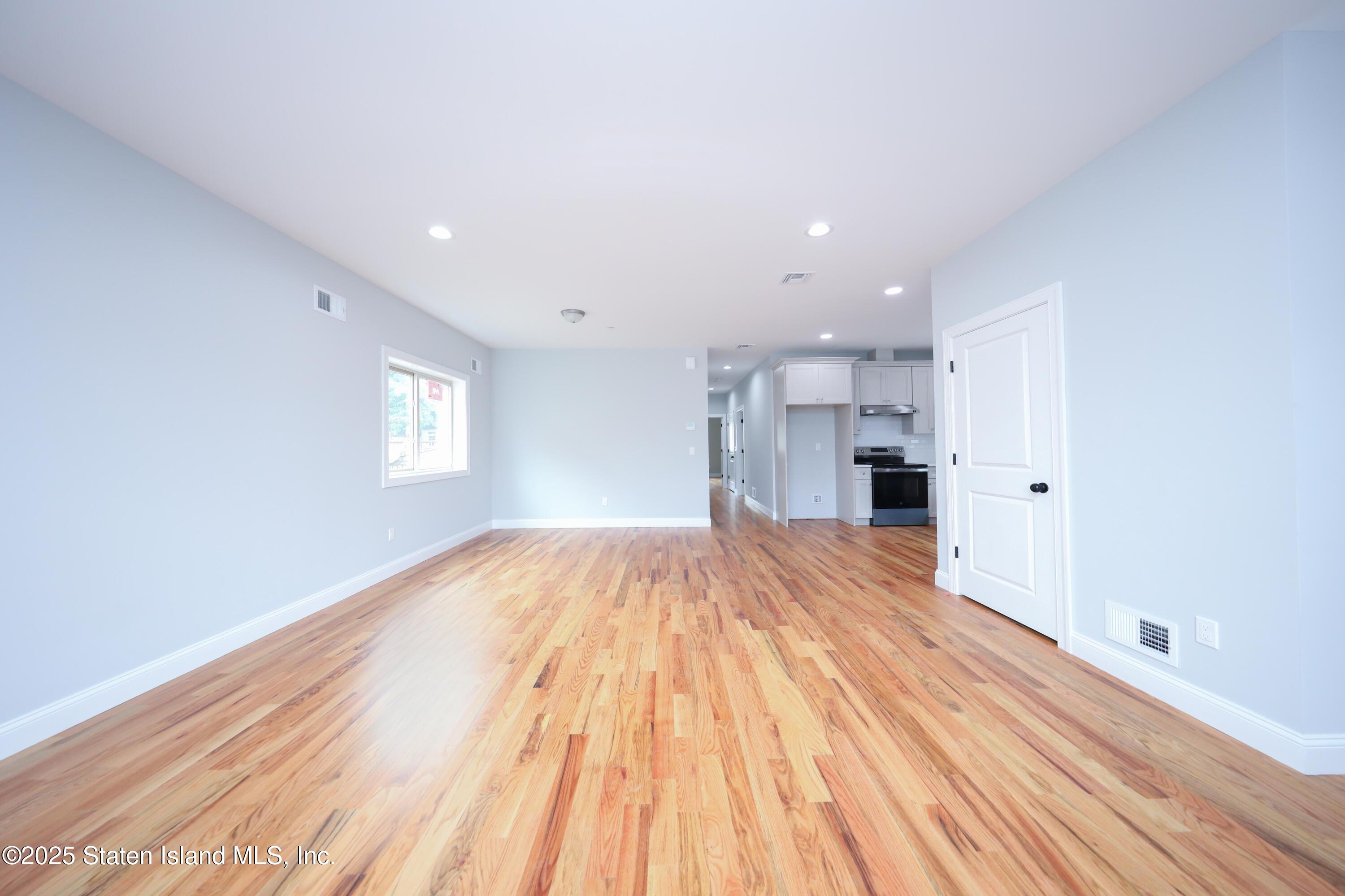 11 Russell Street Image 4