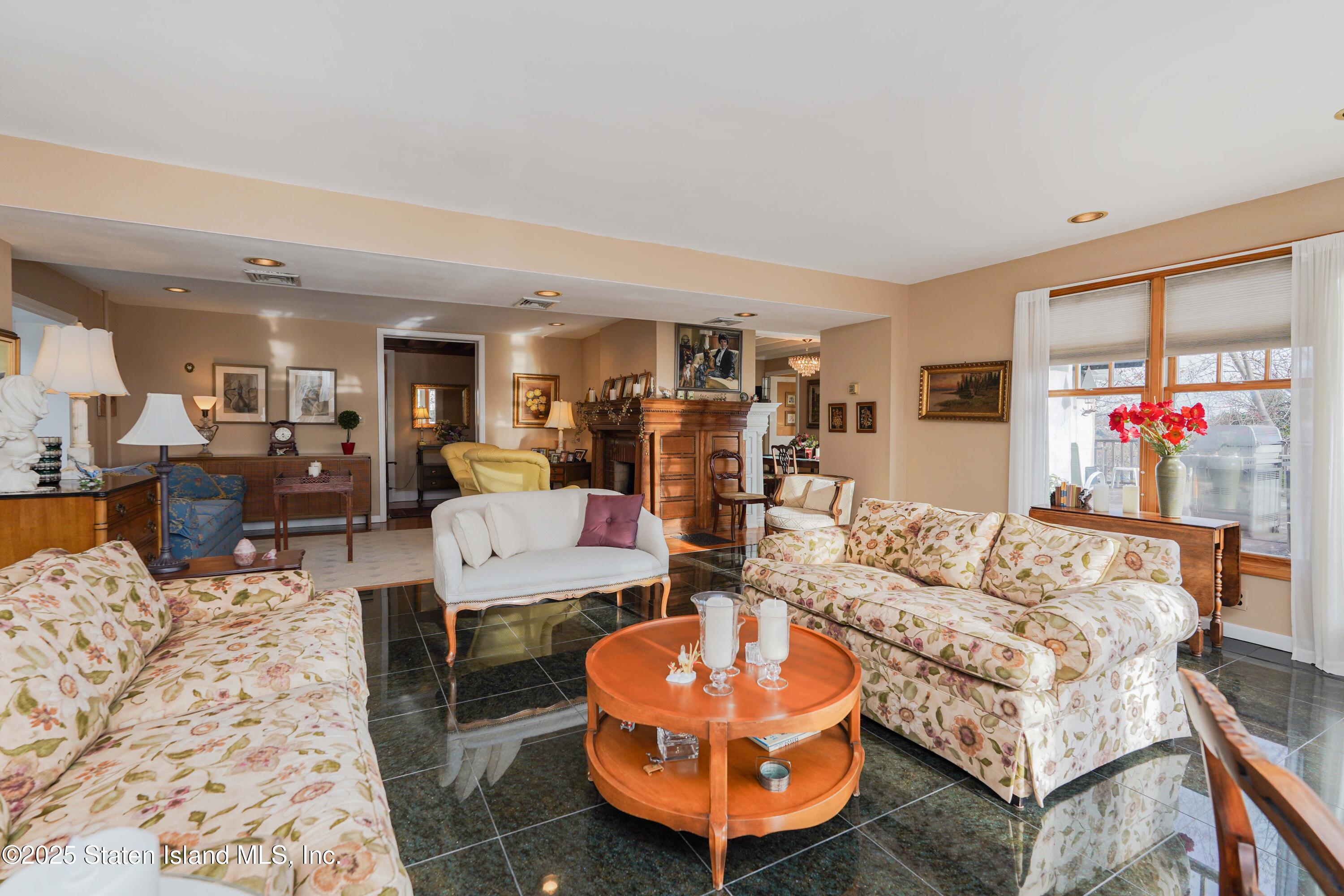 45 East Loop Road Image 4