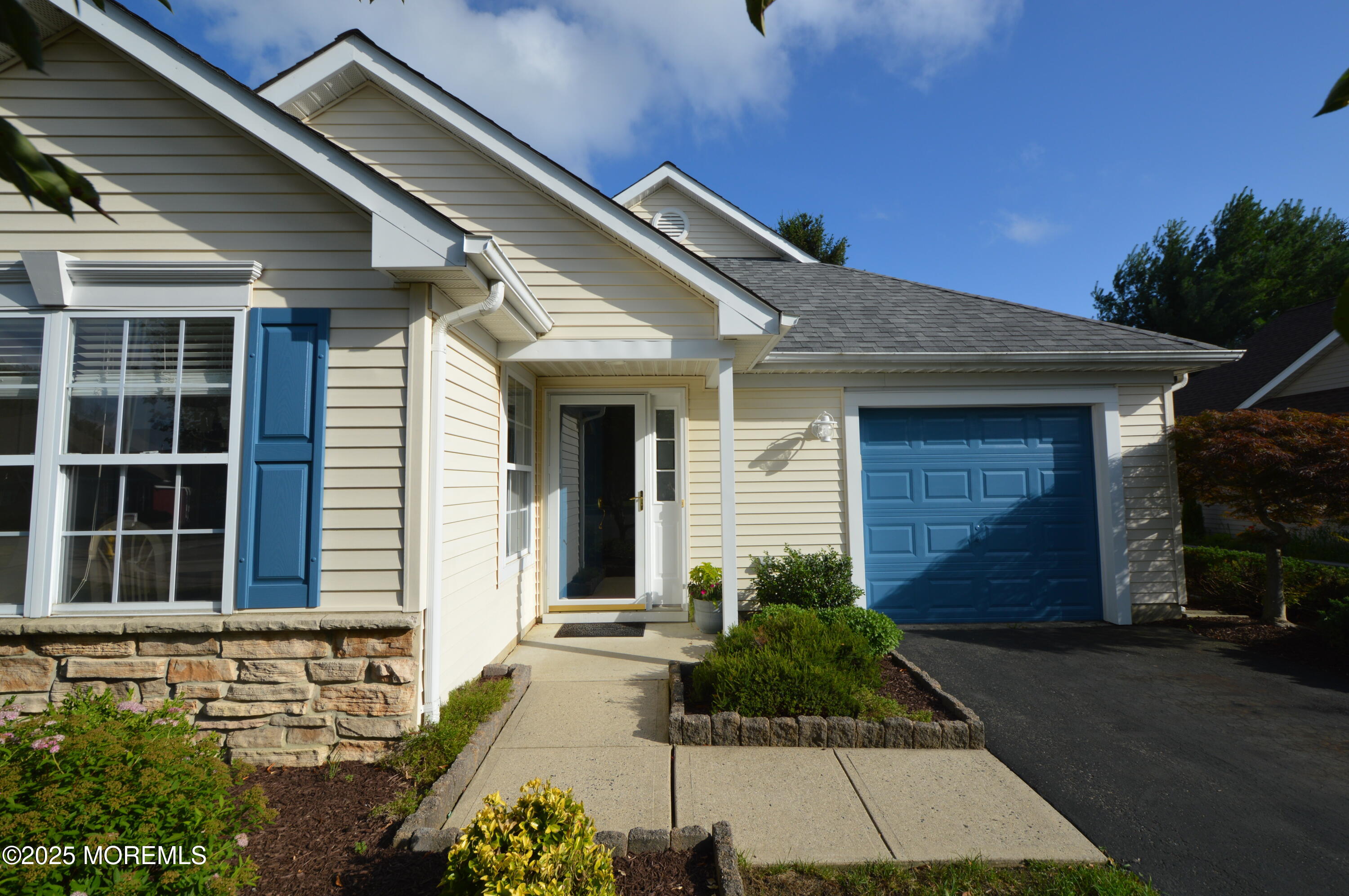 3229 Flagstone Court Image 2