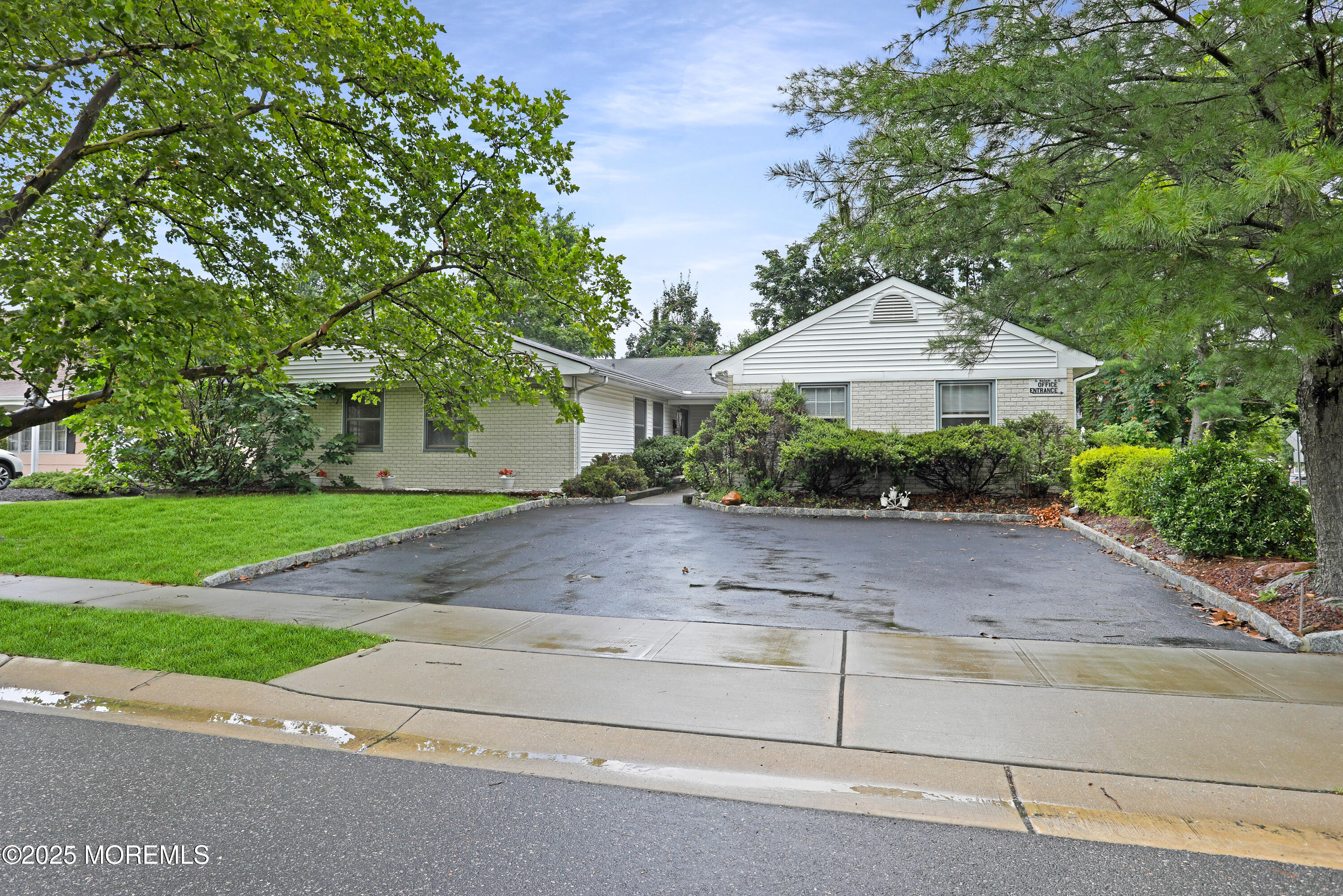4 Dawn Way, Aberdeen, NJ, 07747