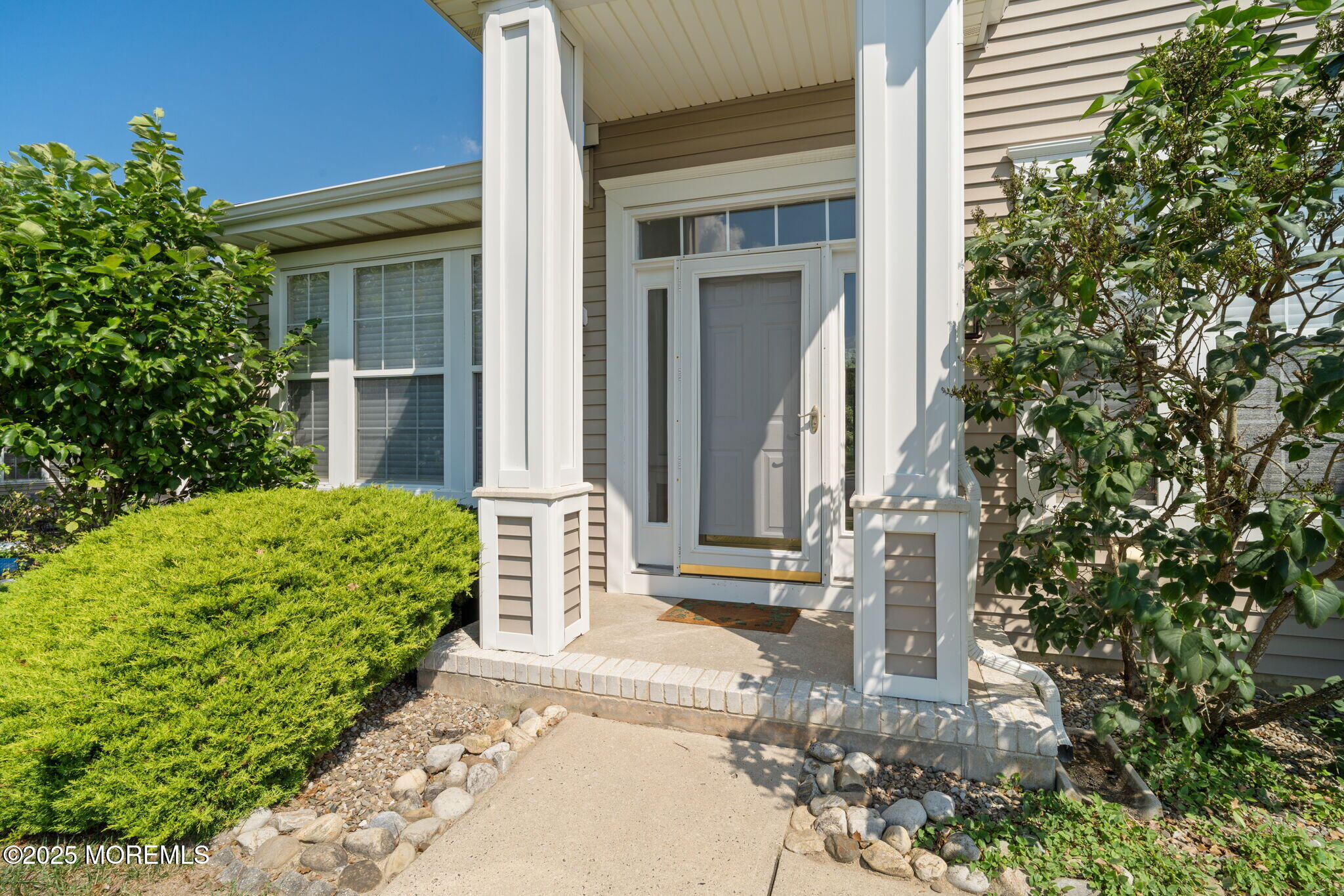 98 Mirage Boulevard Image 4