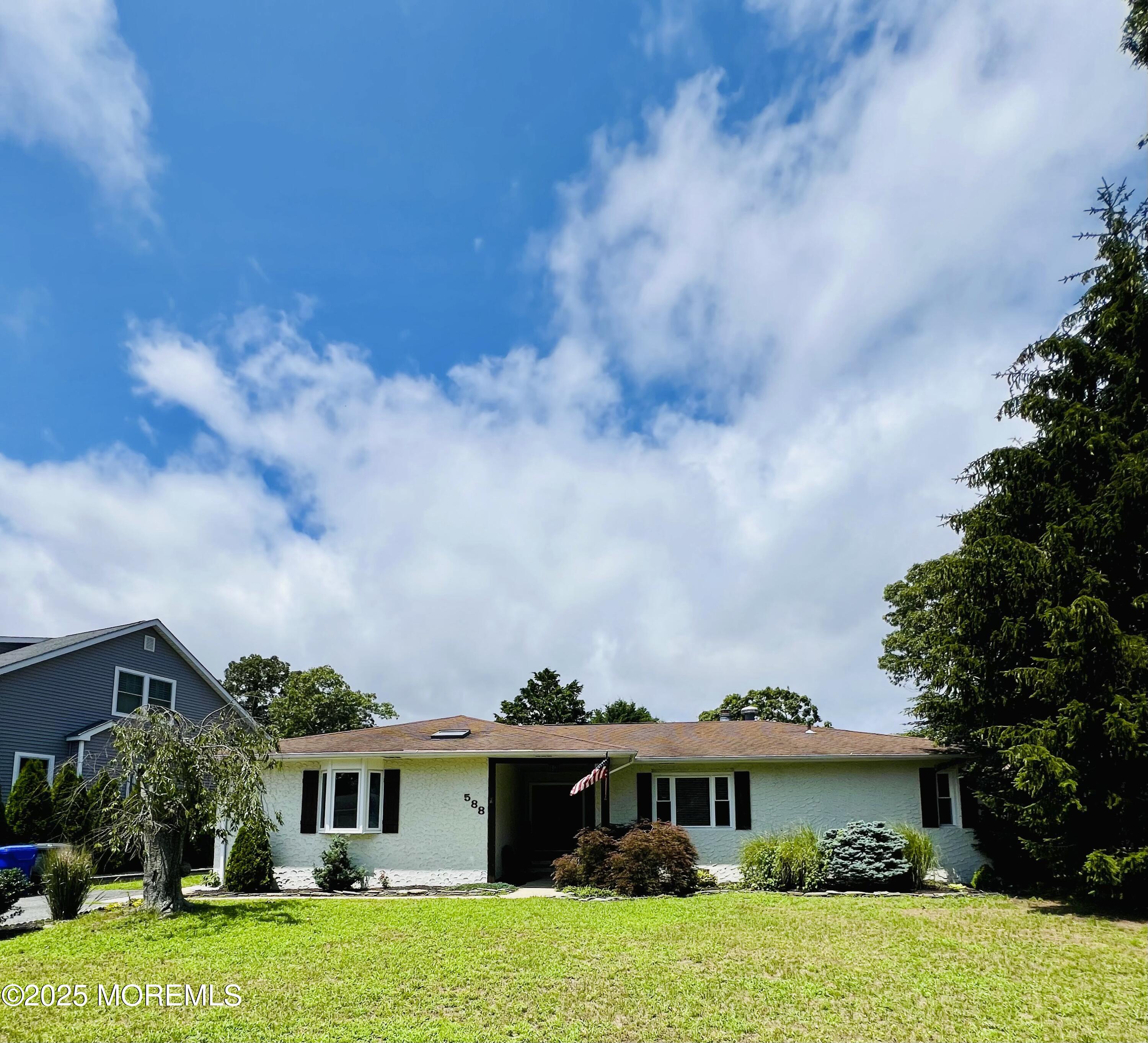 588 Midwood Drive Image 2