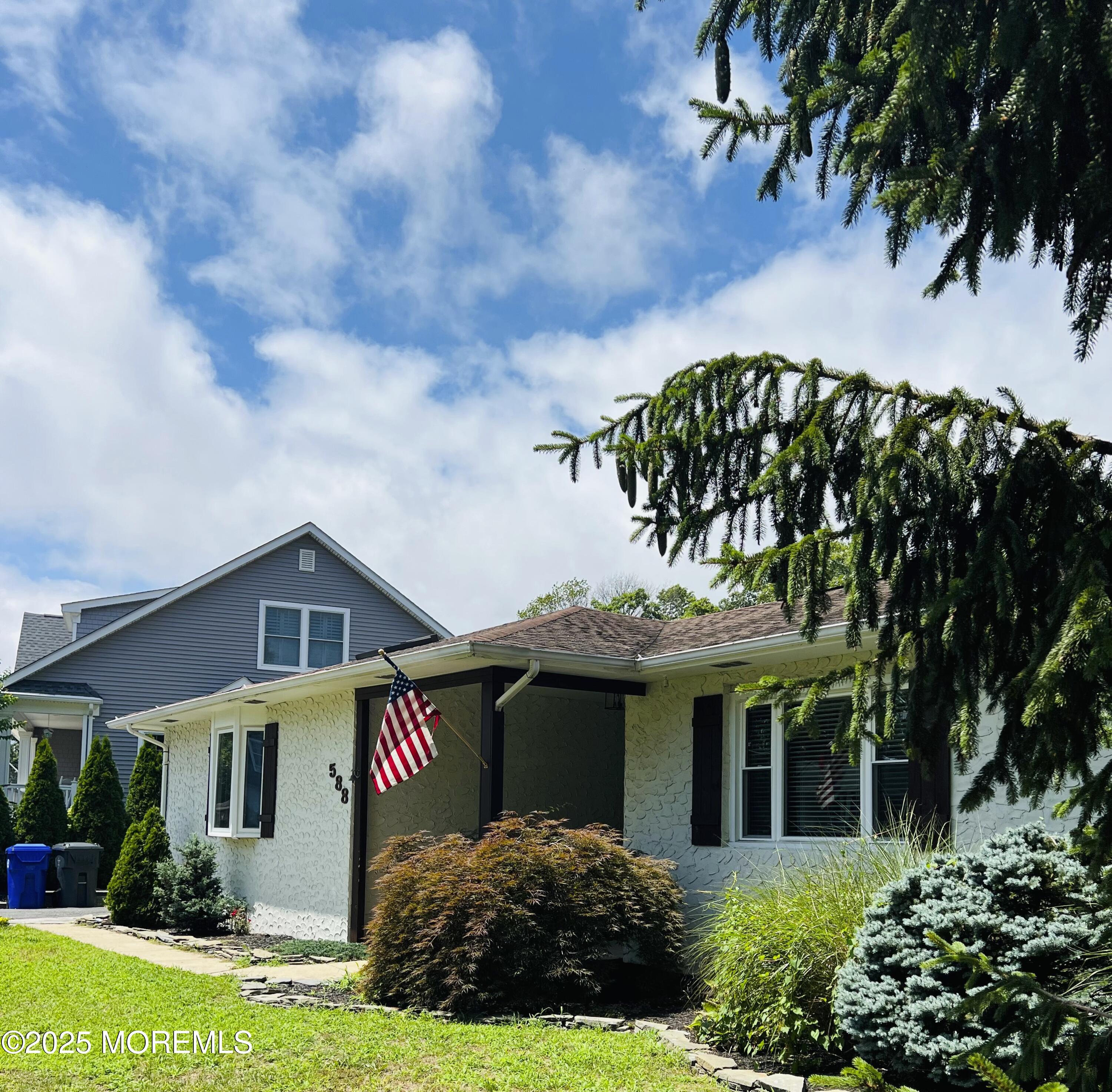588 Midwood Drive Image 3
