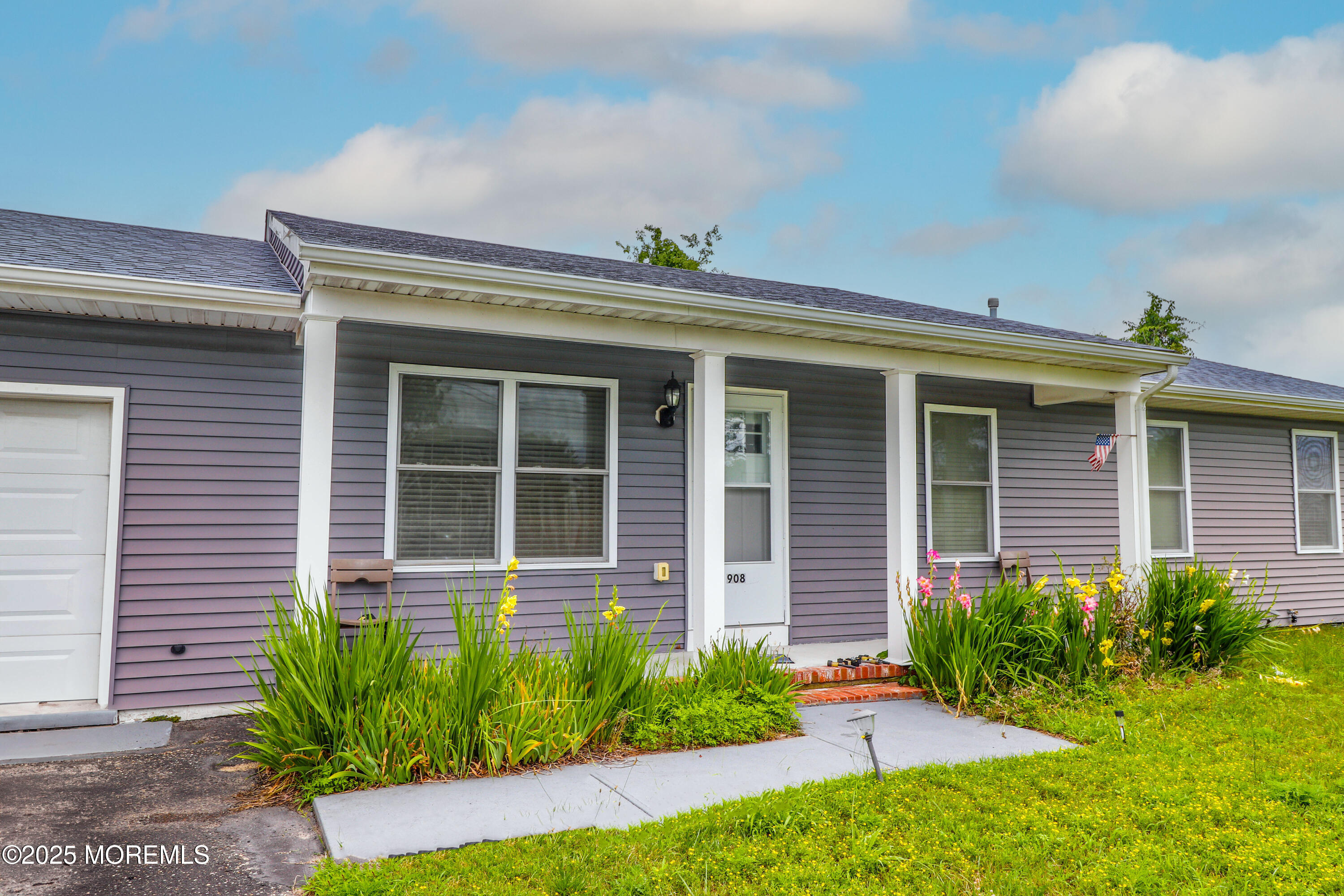 908 Sarasota Drive Image 2