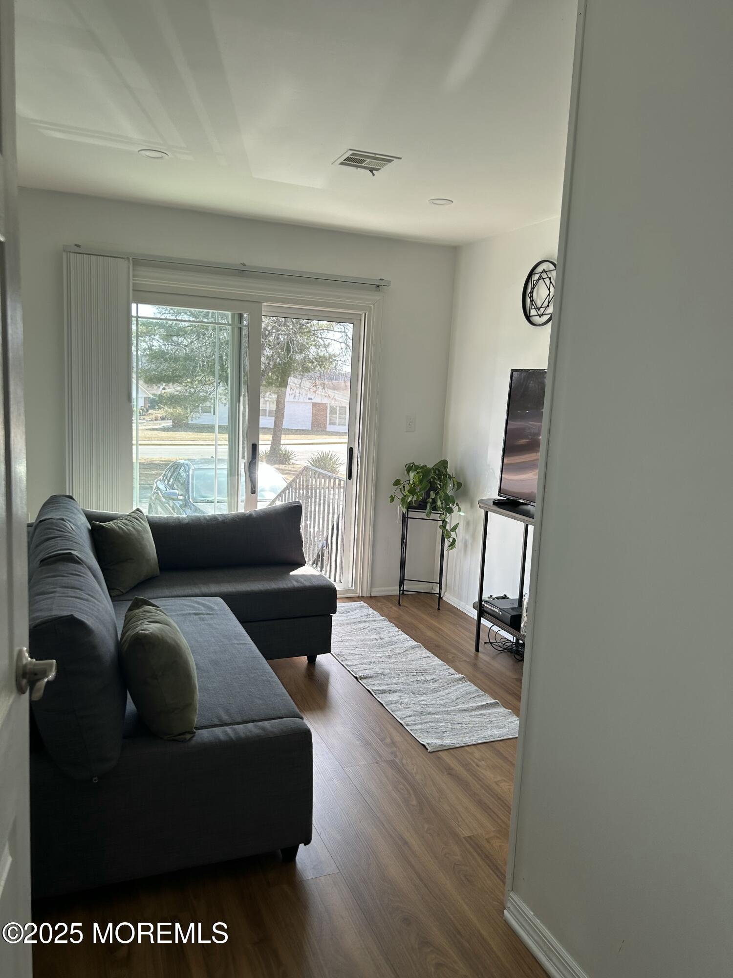 882 Balmoral Court D Image 2
