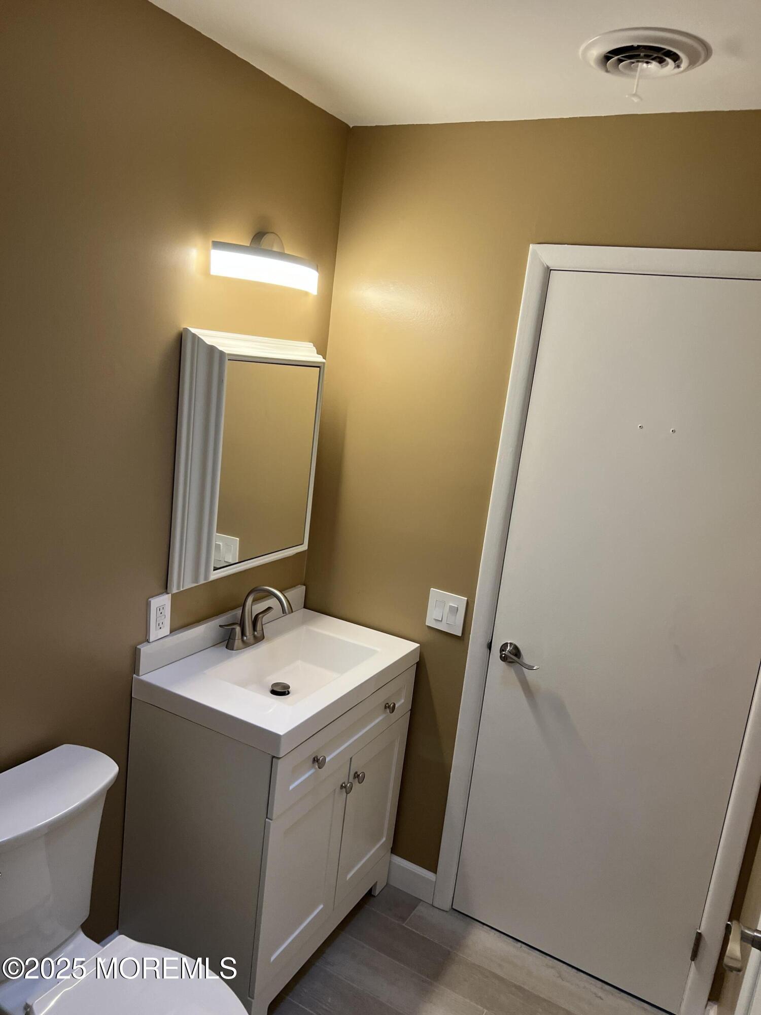 37 Norwalk Avenue 70 Image 5