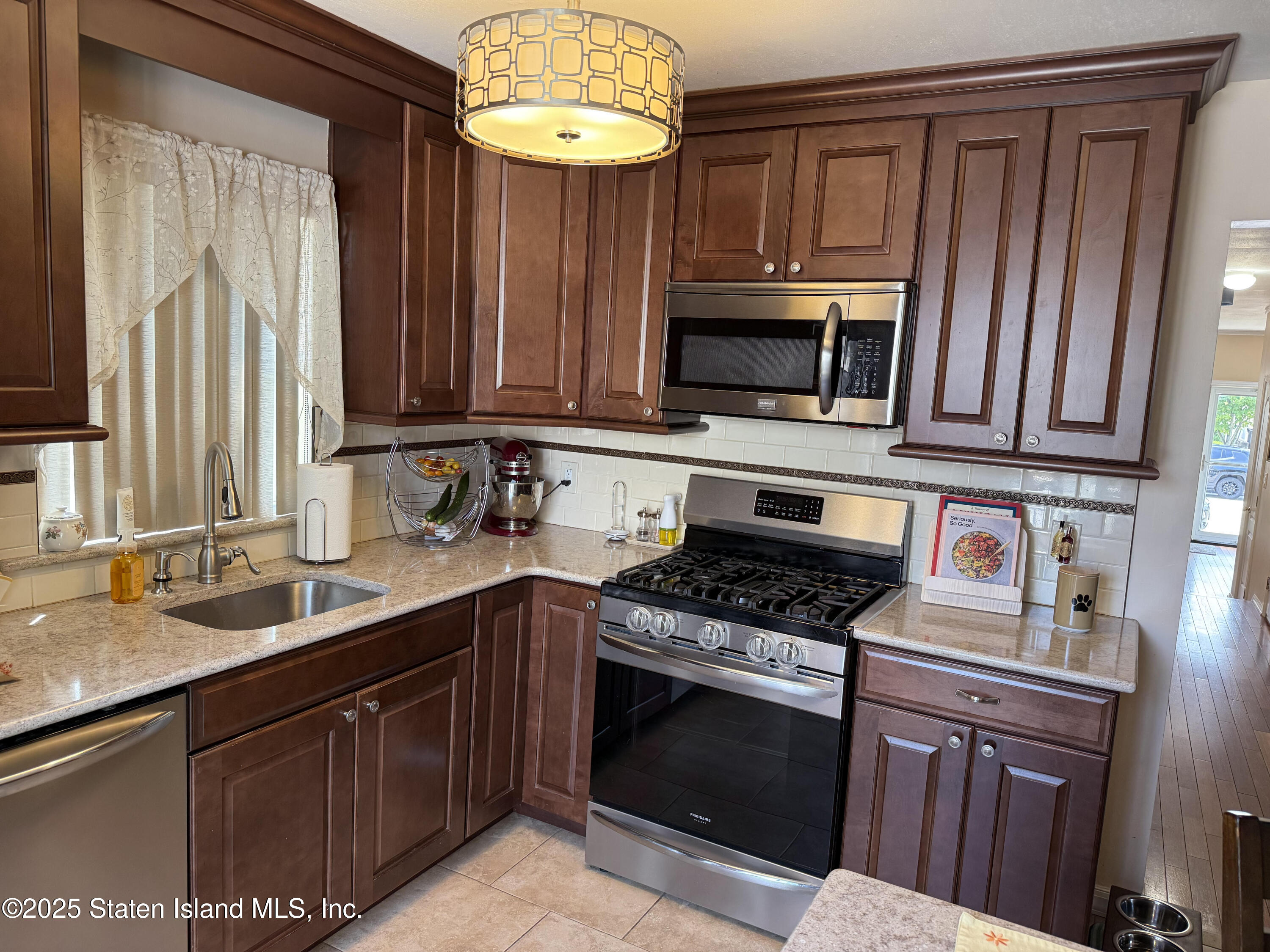467 Ridgewood Avenue Image 4