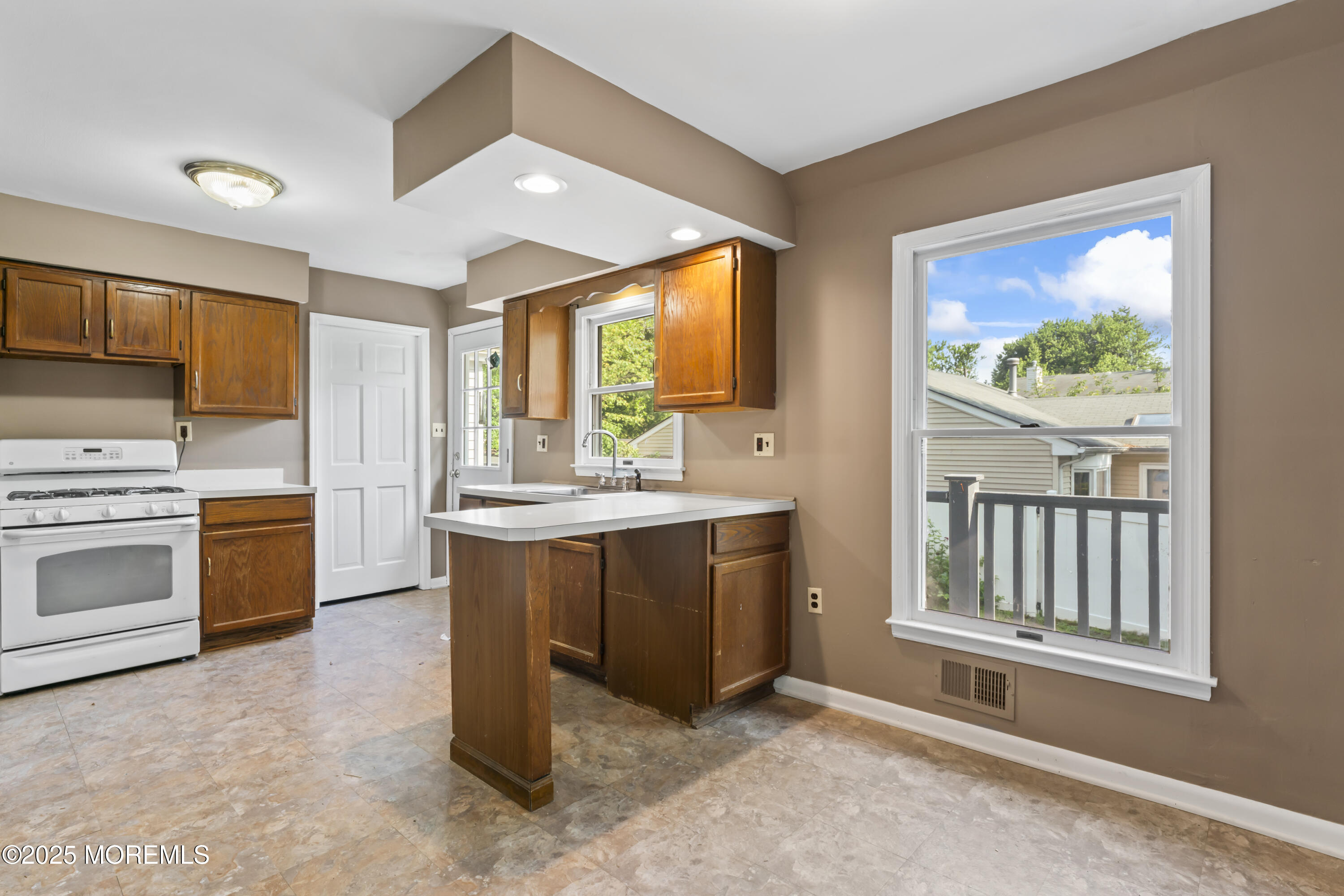 76 9th Street Image 4