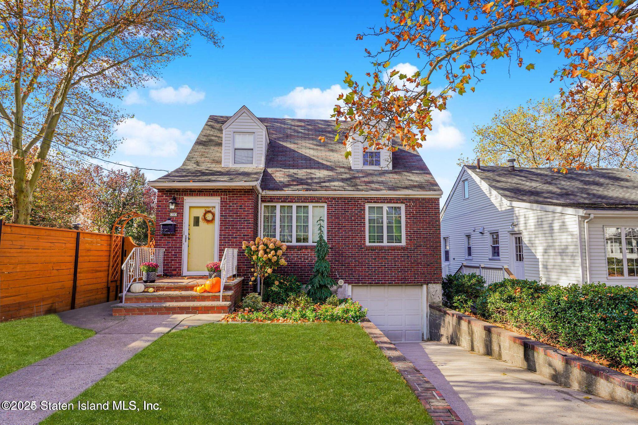 710 Oakland Avenue, Staten Island, NY, 10314