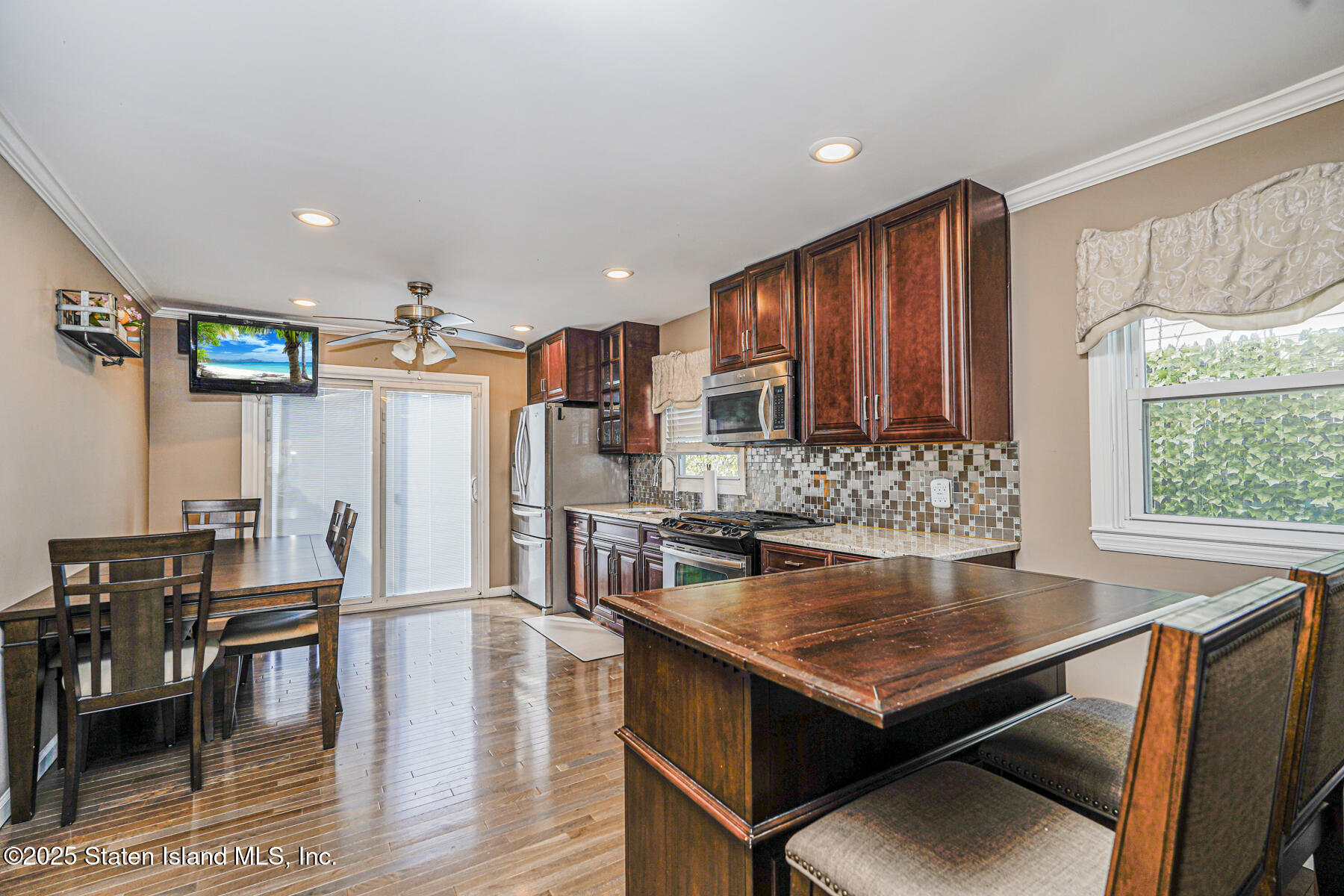 418 Willow Road Image 3
