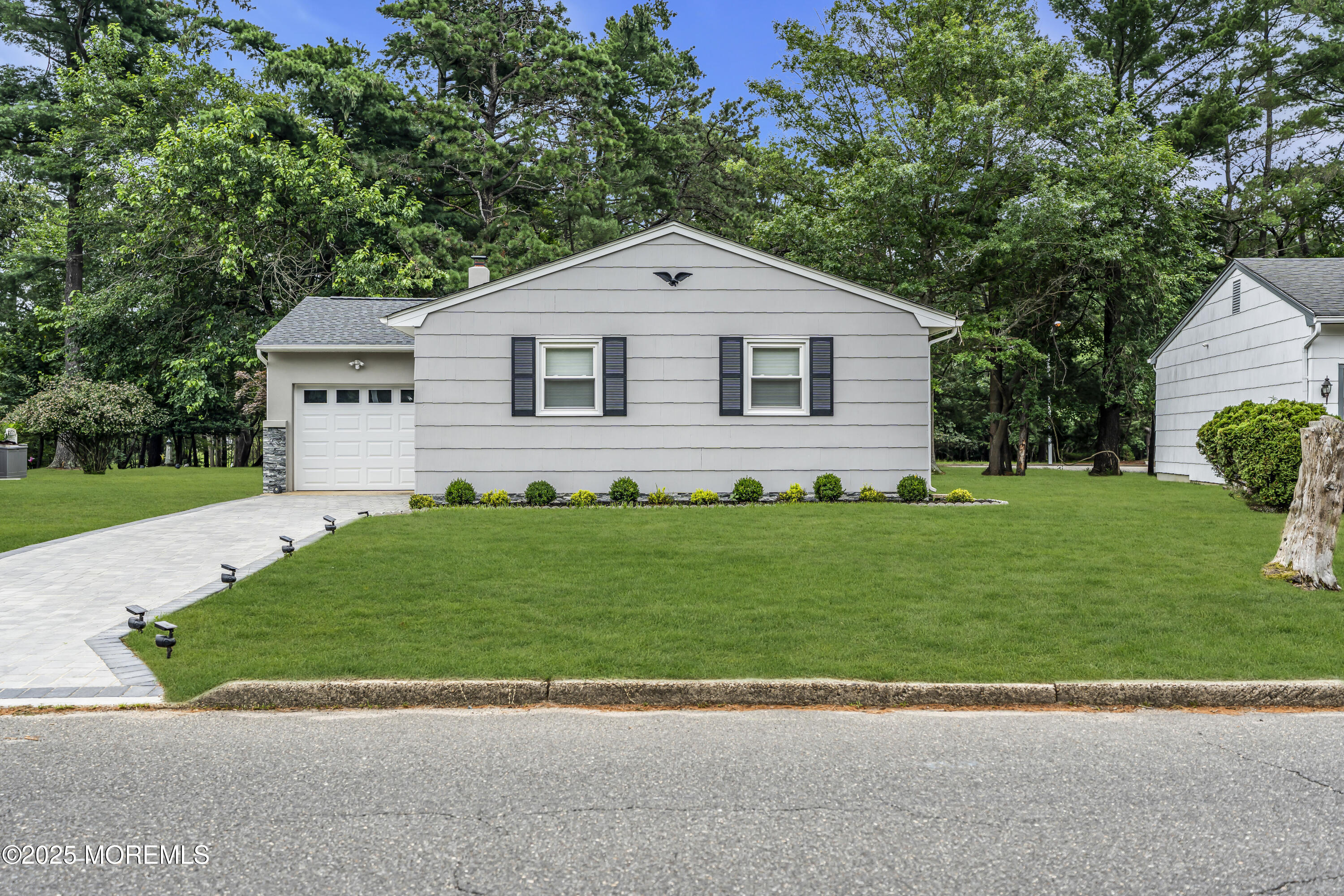 925 Edgebrook Drive Image 2