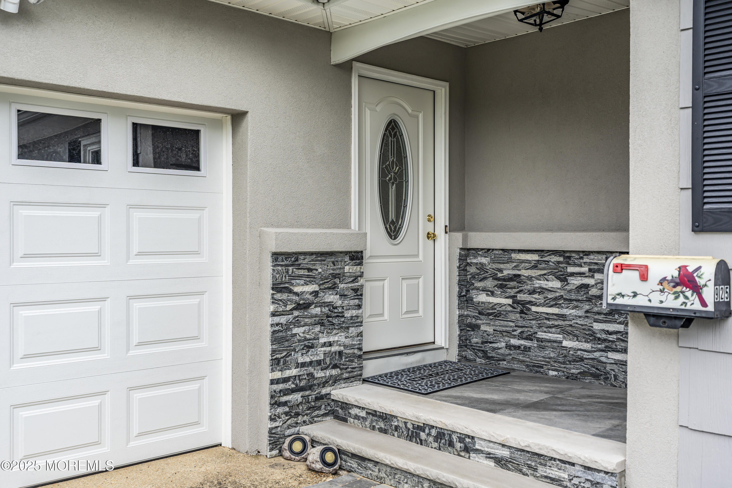925 Edgebrook Drive Image 3