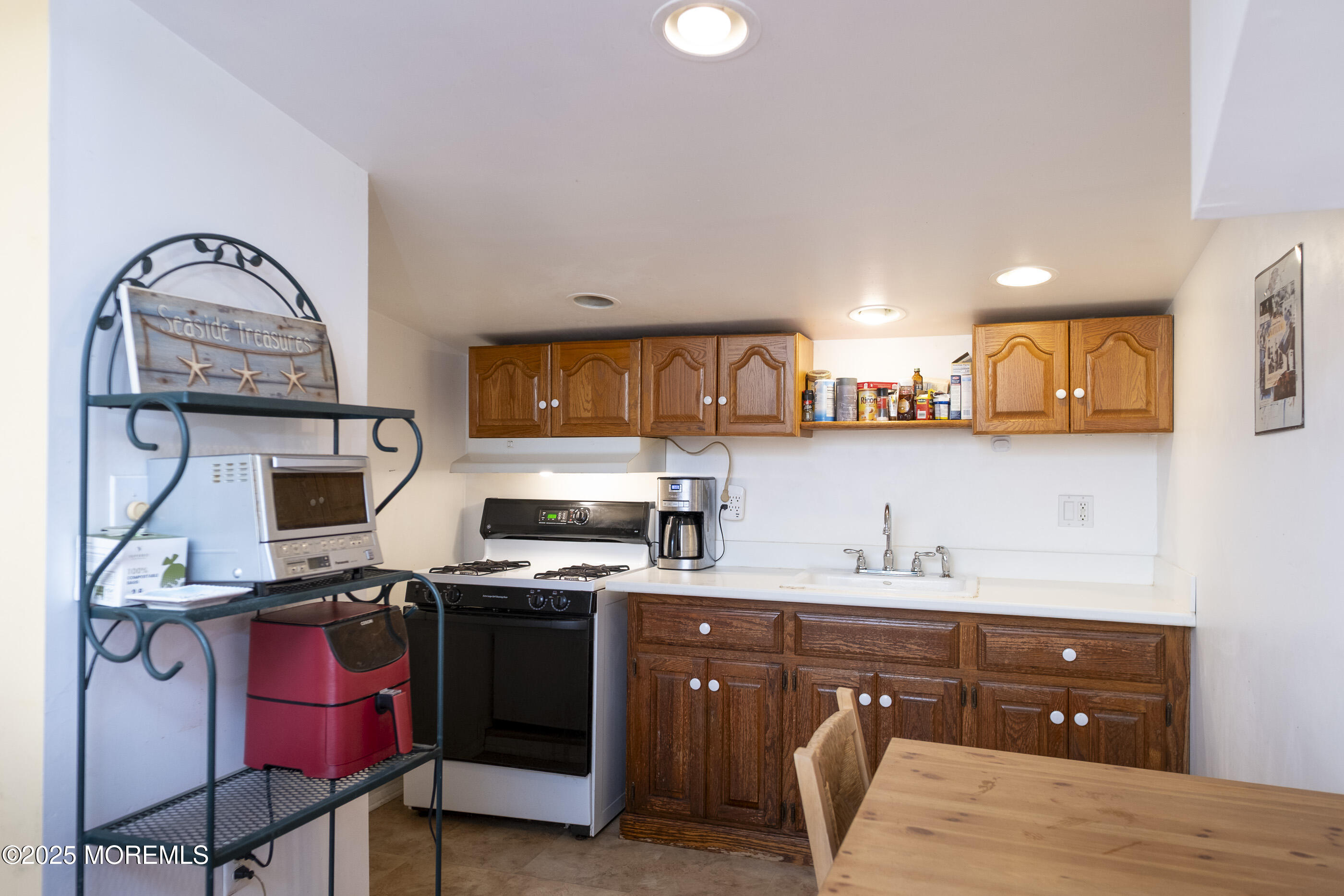 28 Florence Avenue, Leonardo, NJ, 07737 image 17