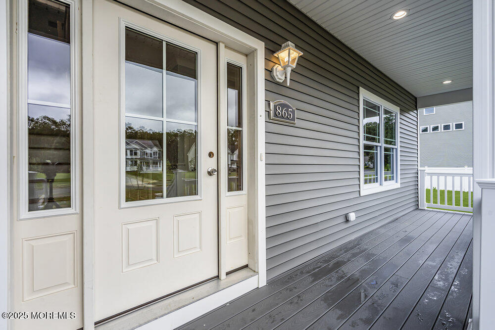 865 Woodbury Drive Image 4