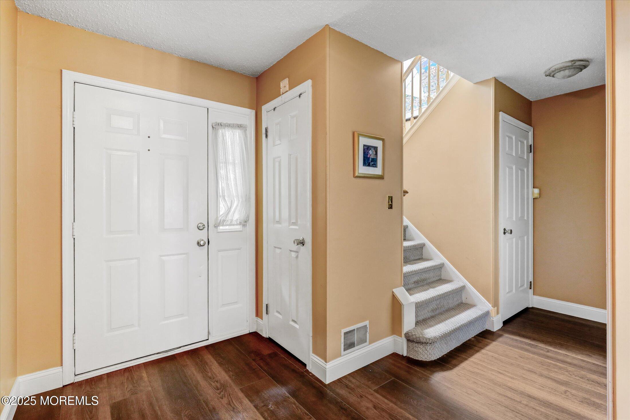 33 Hummingbird Court Image 3