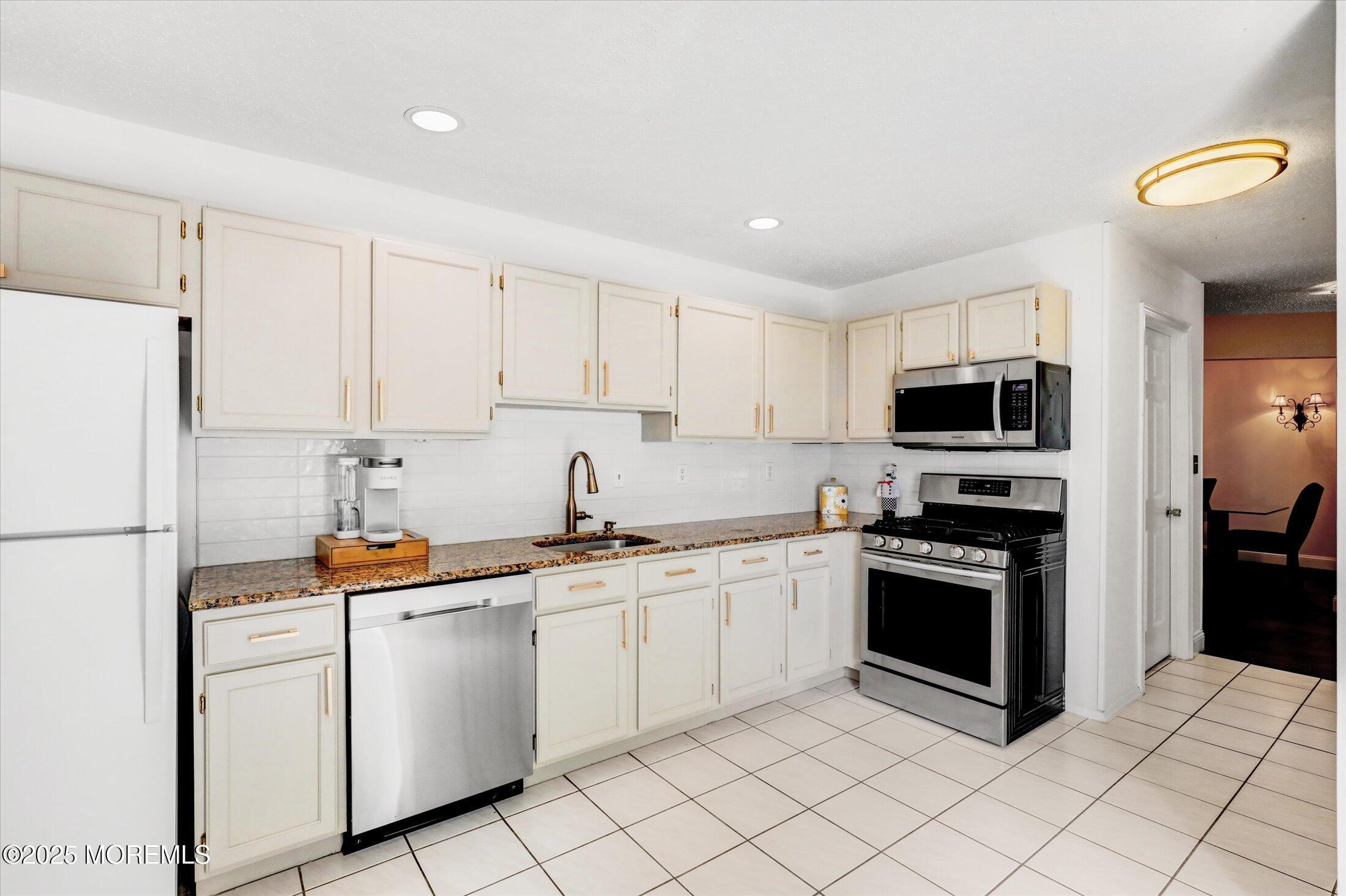 33 Hummingbird Court, Marlboro, NJ, 07746 image 11