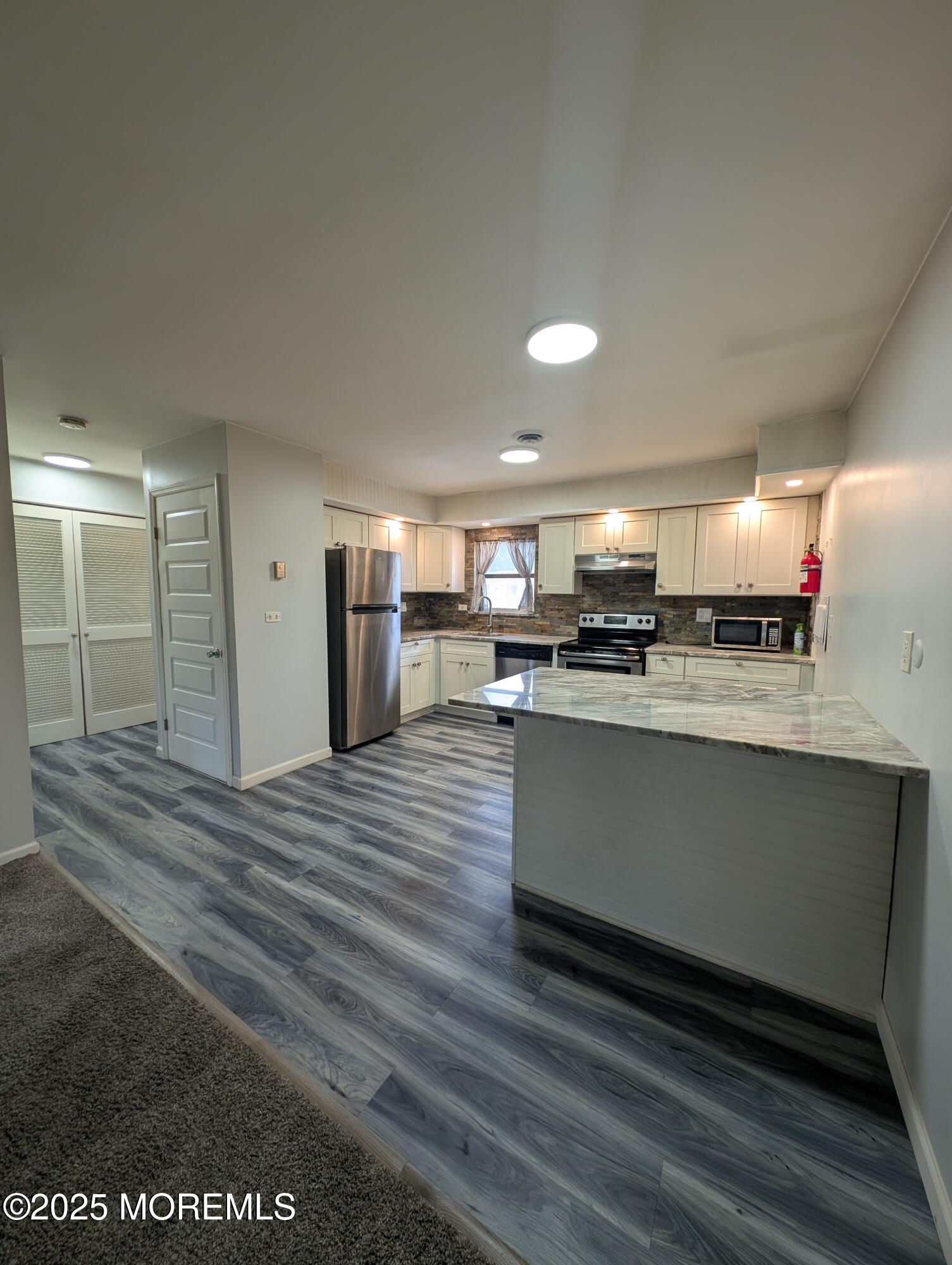 44J Cambridge Court 2010 Image 2