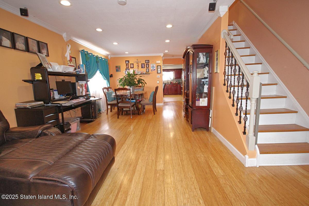 22 Confederation Place, Staten Island, NY, 10303
