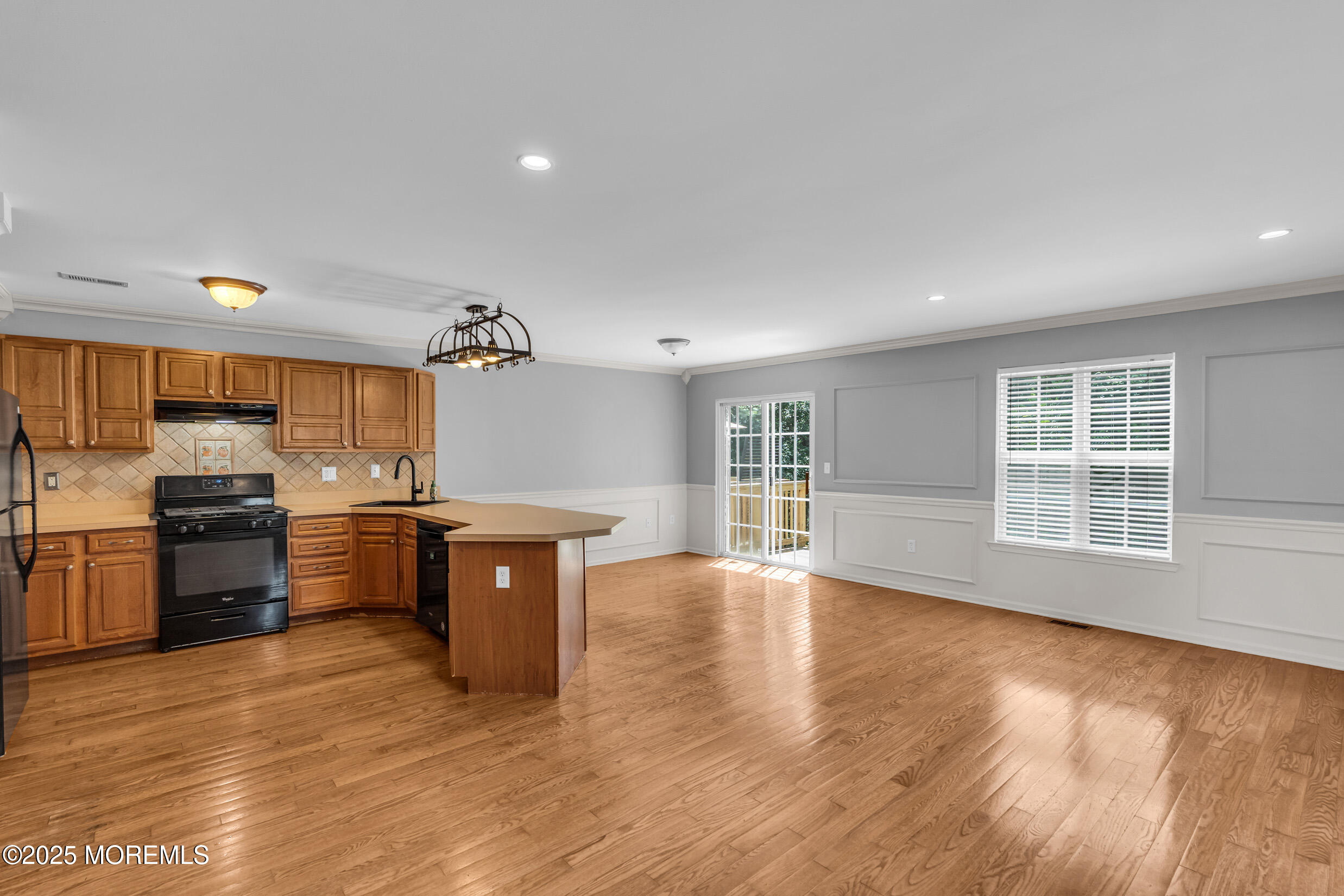 313 Graham Avenue Image 4