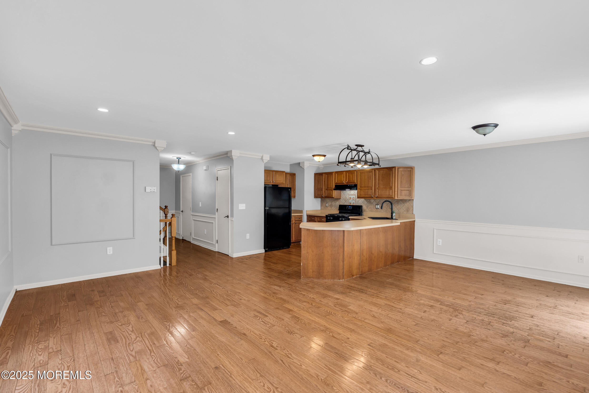 313 Graham Avenue Image 5