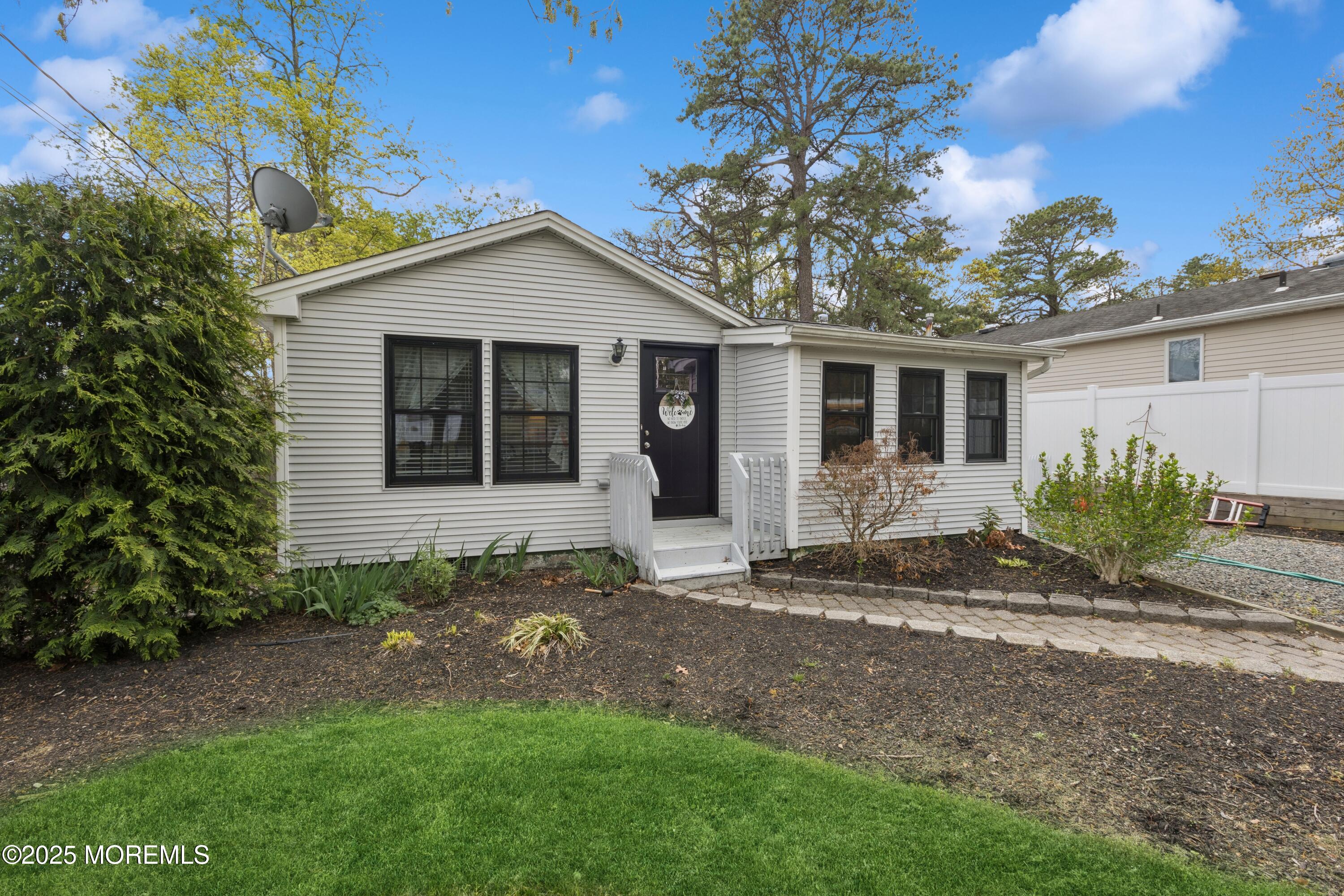 2015 Whitcomb Road Image 3