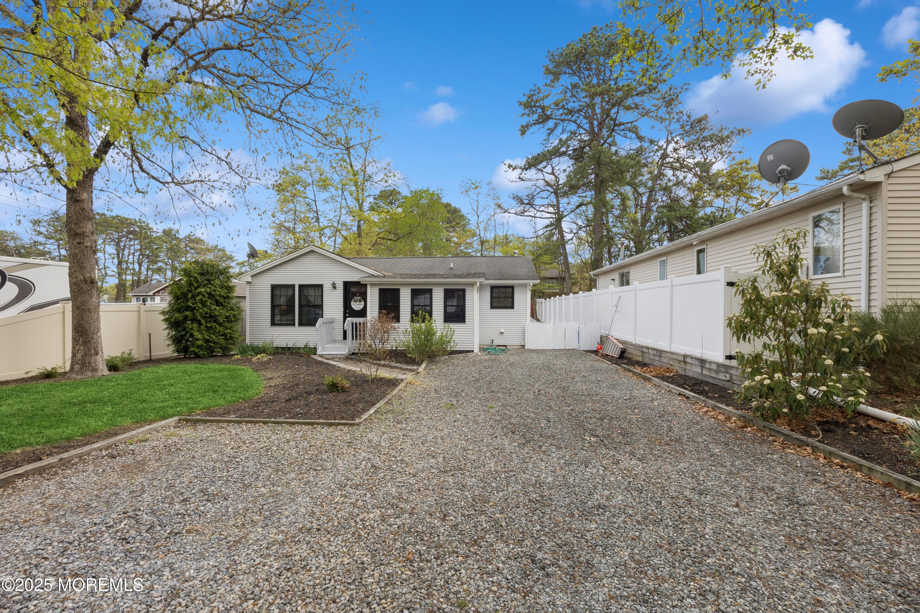 2015 Whitcomb Road Image 2