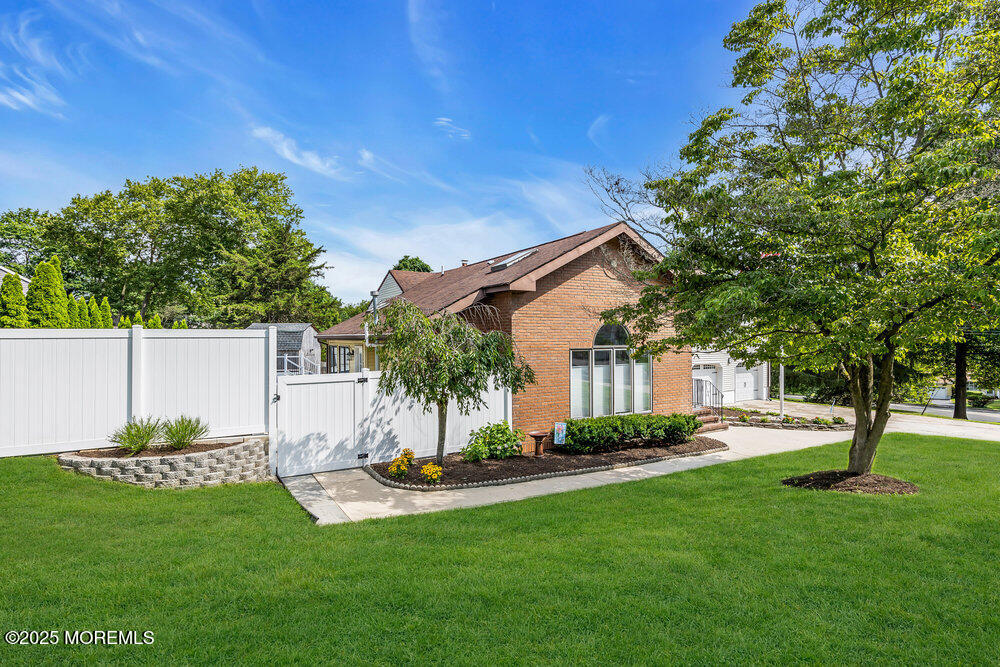 35 Michael Drive, Middletown, NJ, 07748