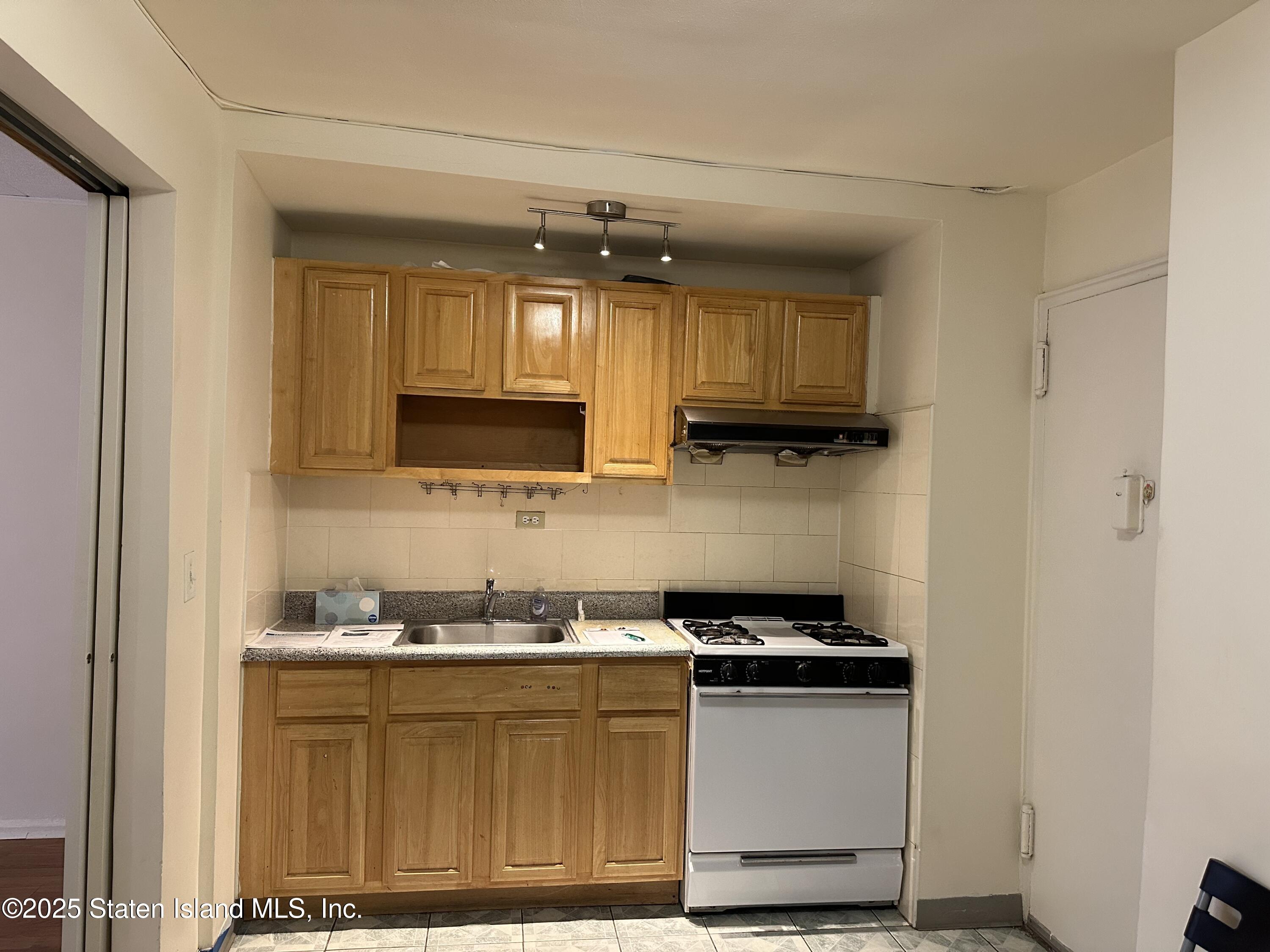 345 Webster Avenue 1-0 Image 4