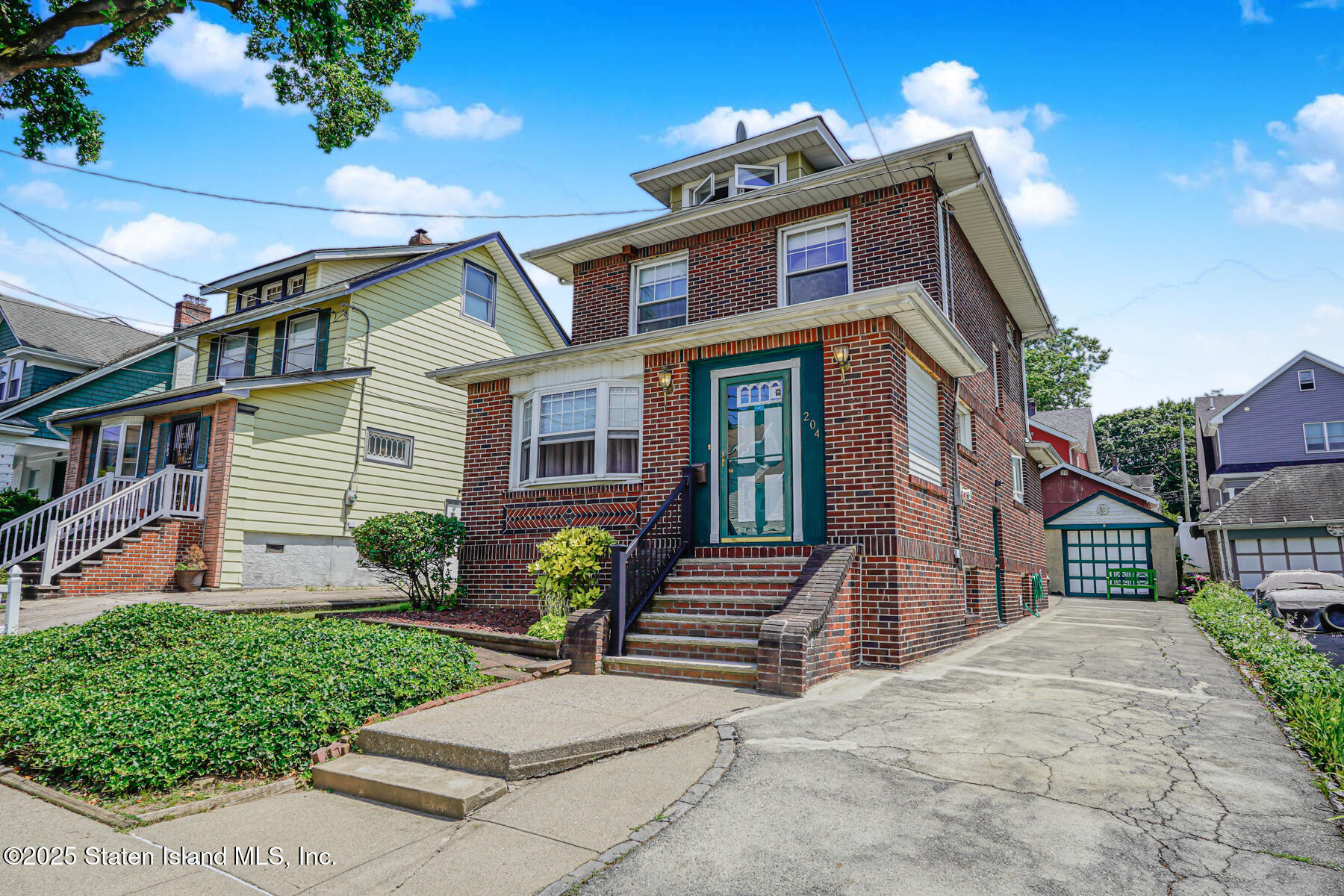 204 Utter Avenue Image 2