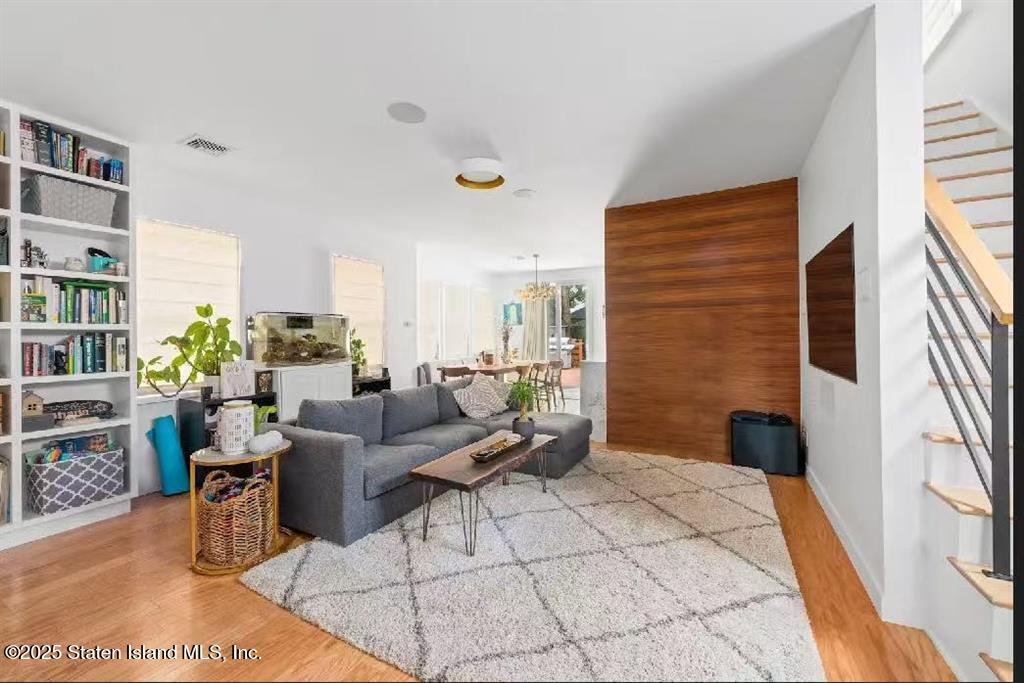 164 Burbank Avenue Image 5