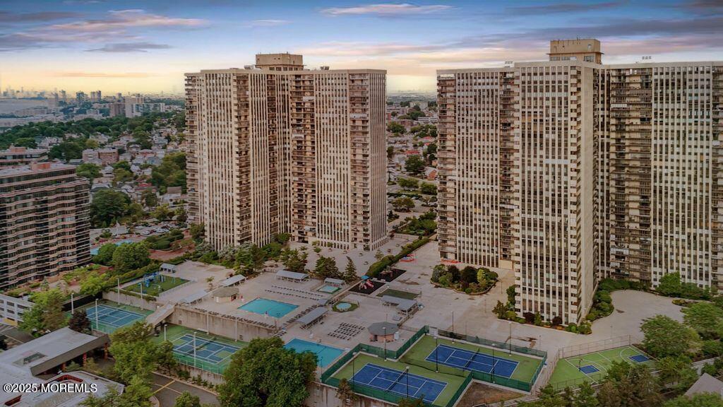 200 Winston Drive 2921 Image 2