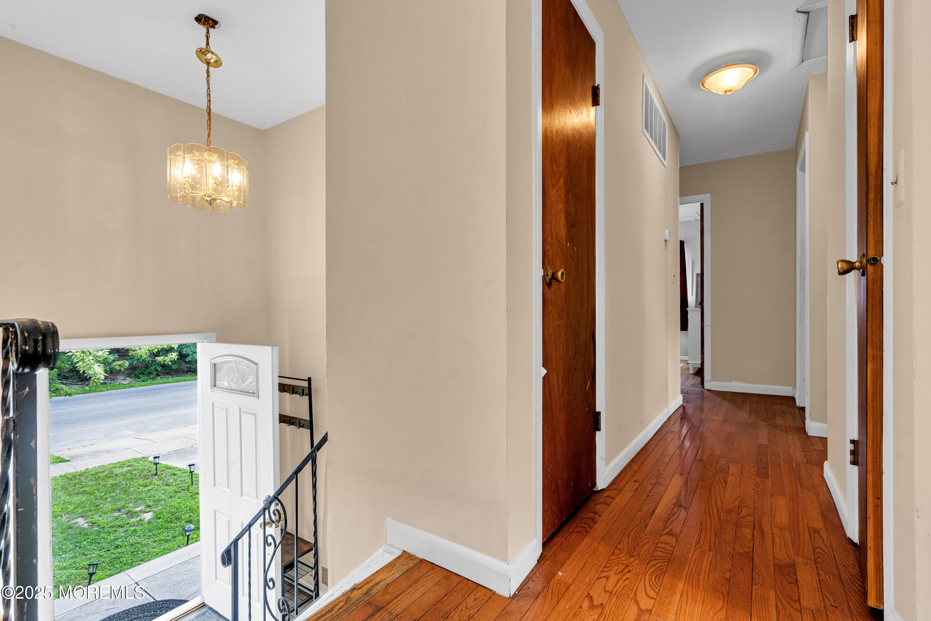 656 Vine Avenue Image 3