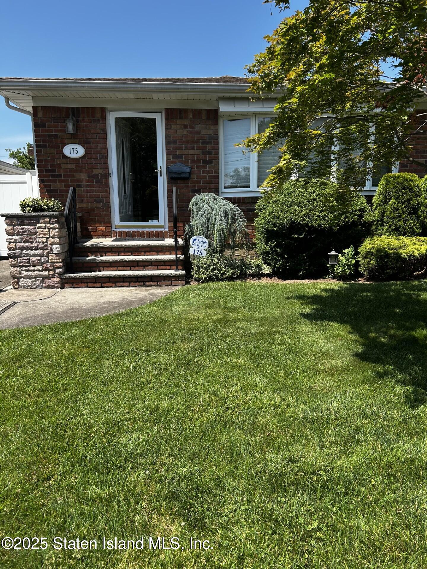 175 Amber Street, Staten Island, NY, 10306