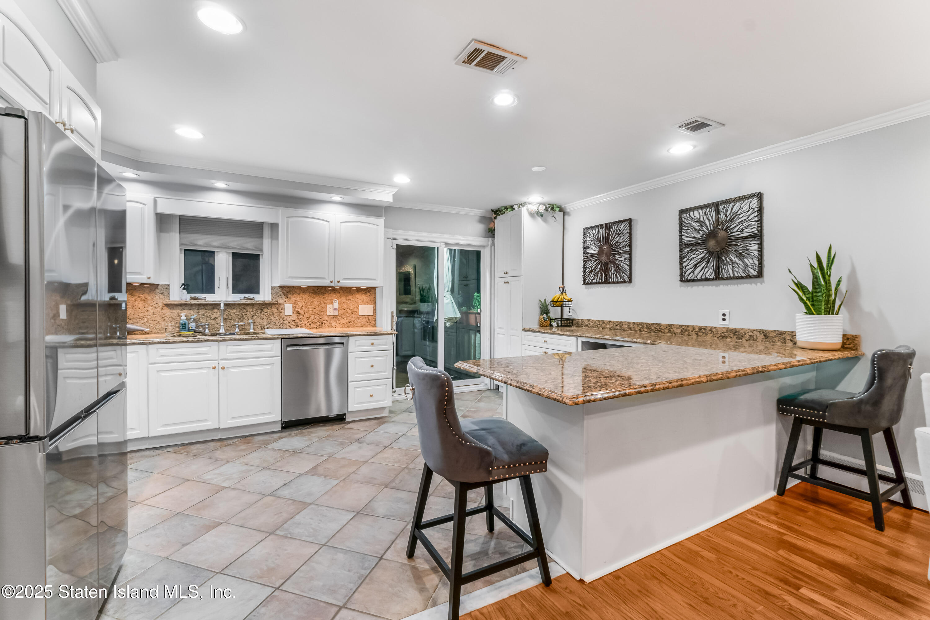124 North Drive Image 3